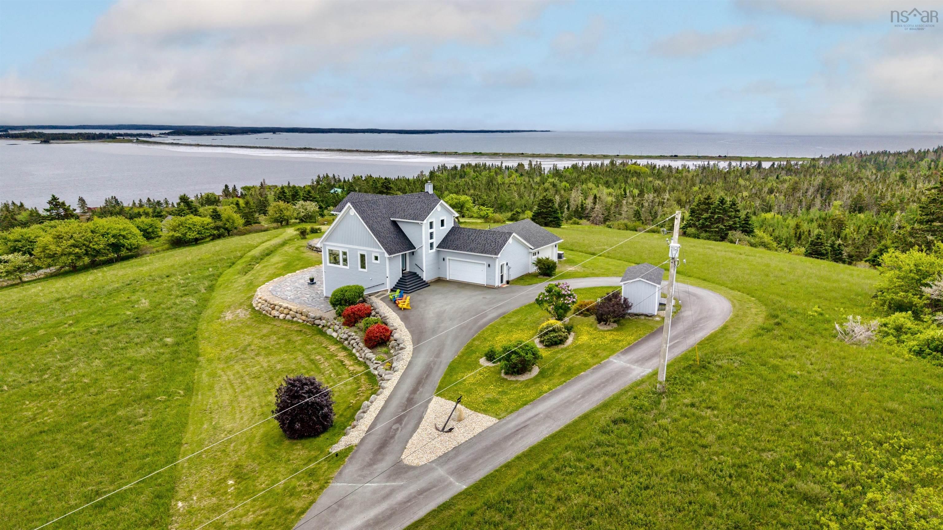 A Hilltop Retreat on the South Shore