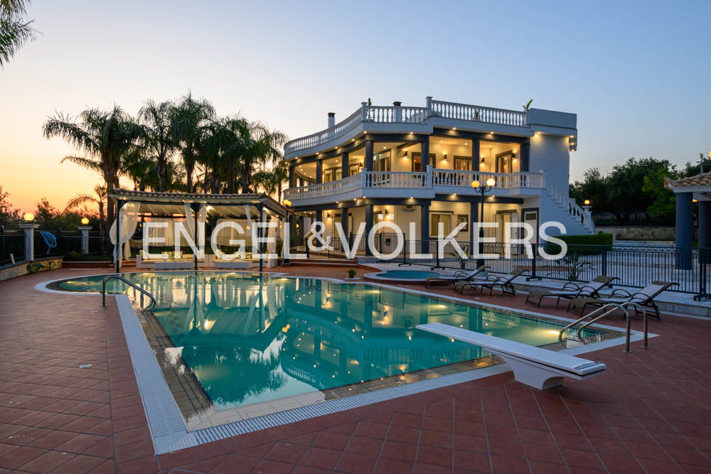 Elegant Villa with Pool & Views in Kalamata