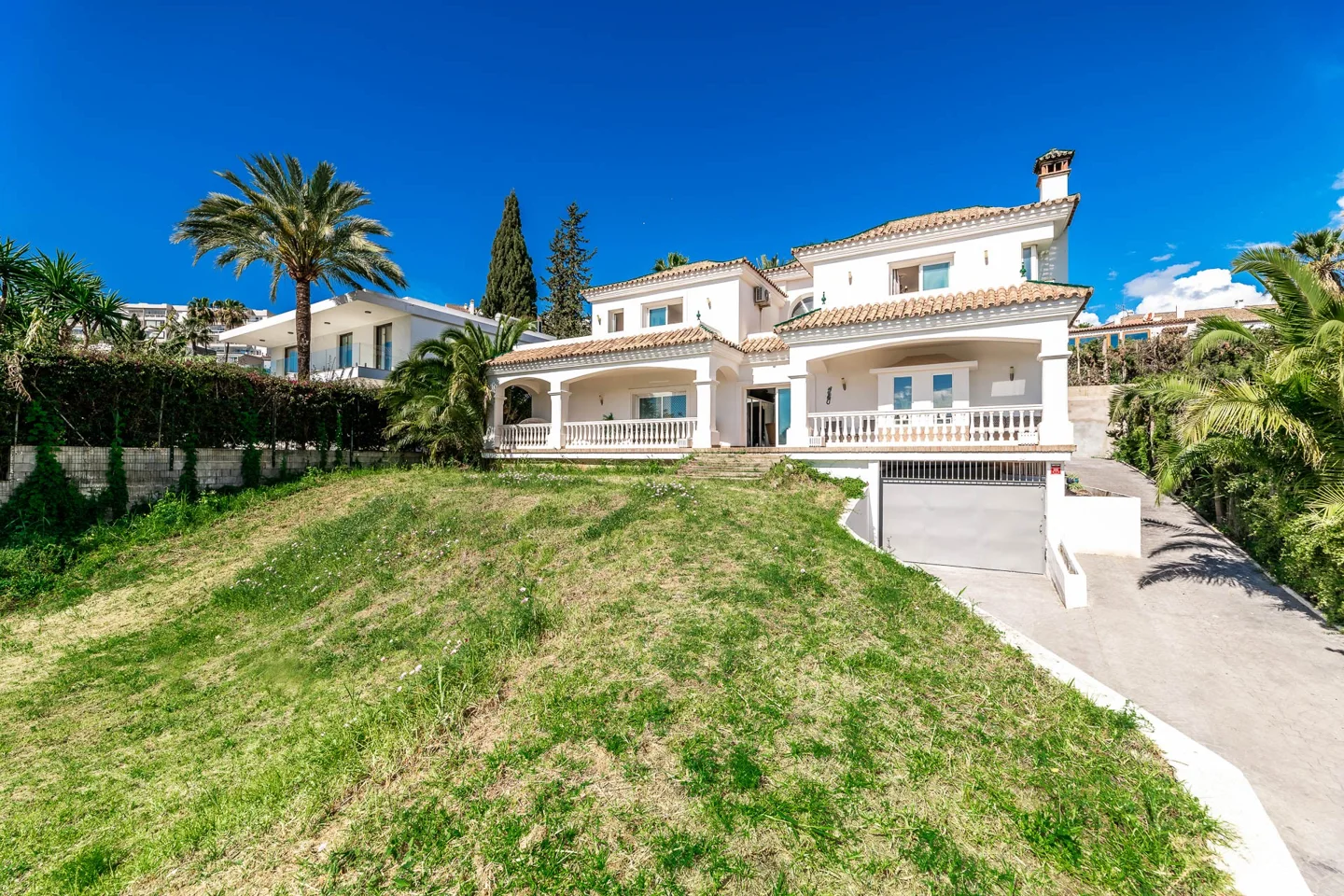 Nueva Andalucia: Tolle Villa- Investitionsmöglichkeit nahe Puerto Banús