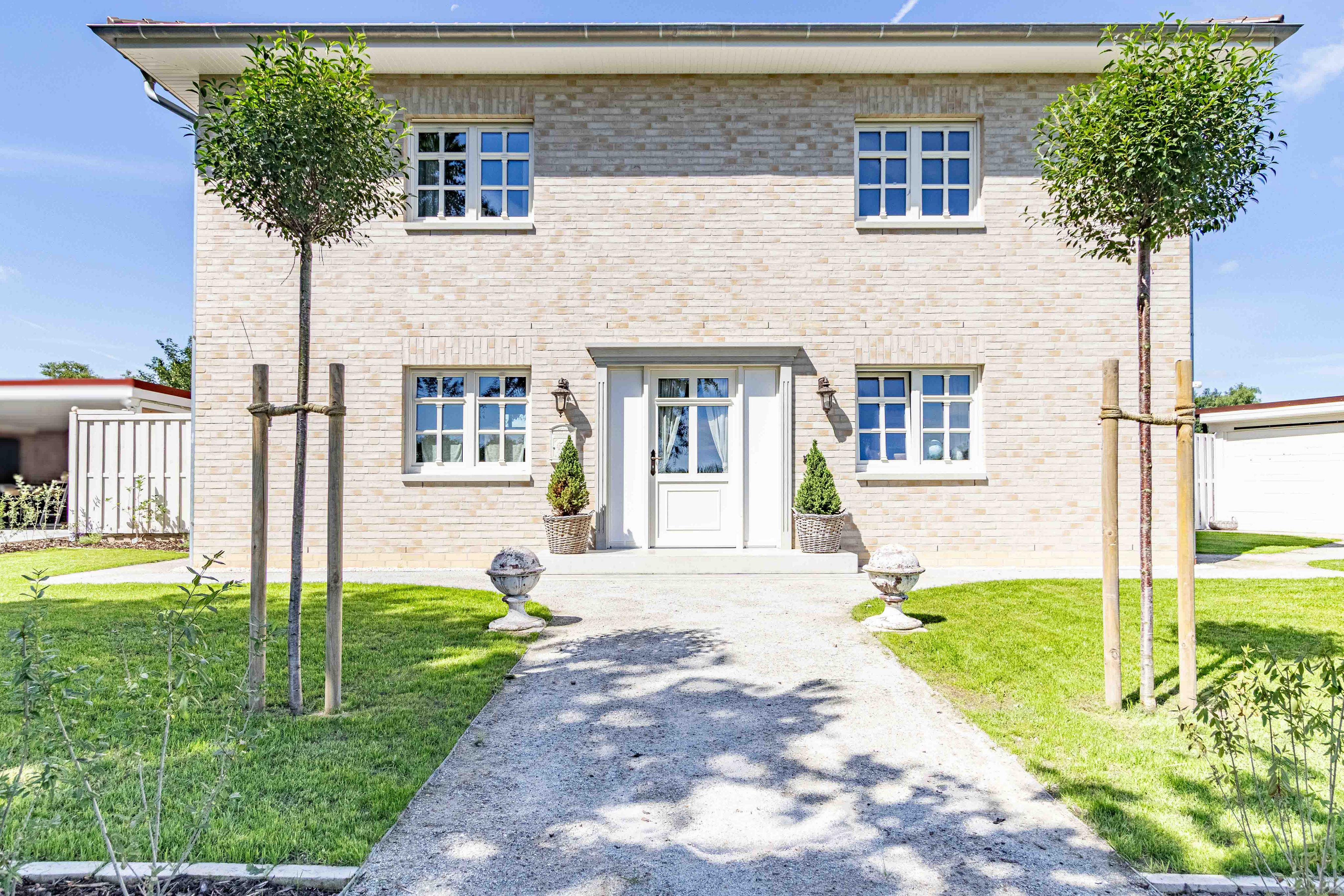 An der Nordseeküste: Exklusive Stadtvilla mit hochwertiger Ausstattung und zeitloser Eleganz ! !