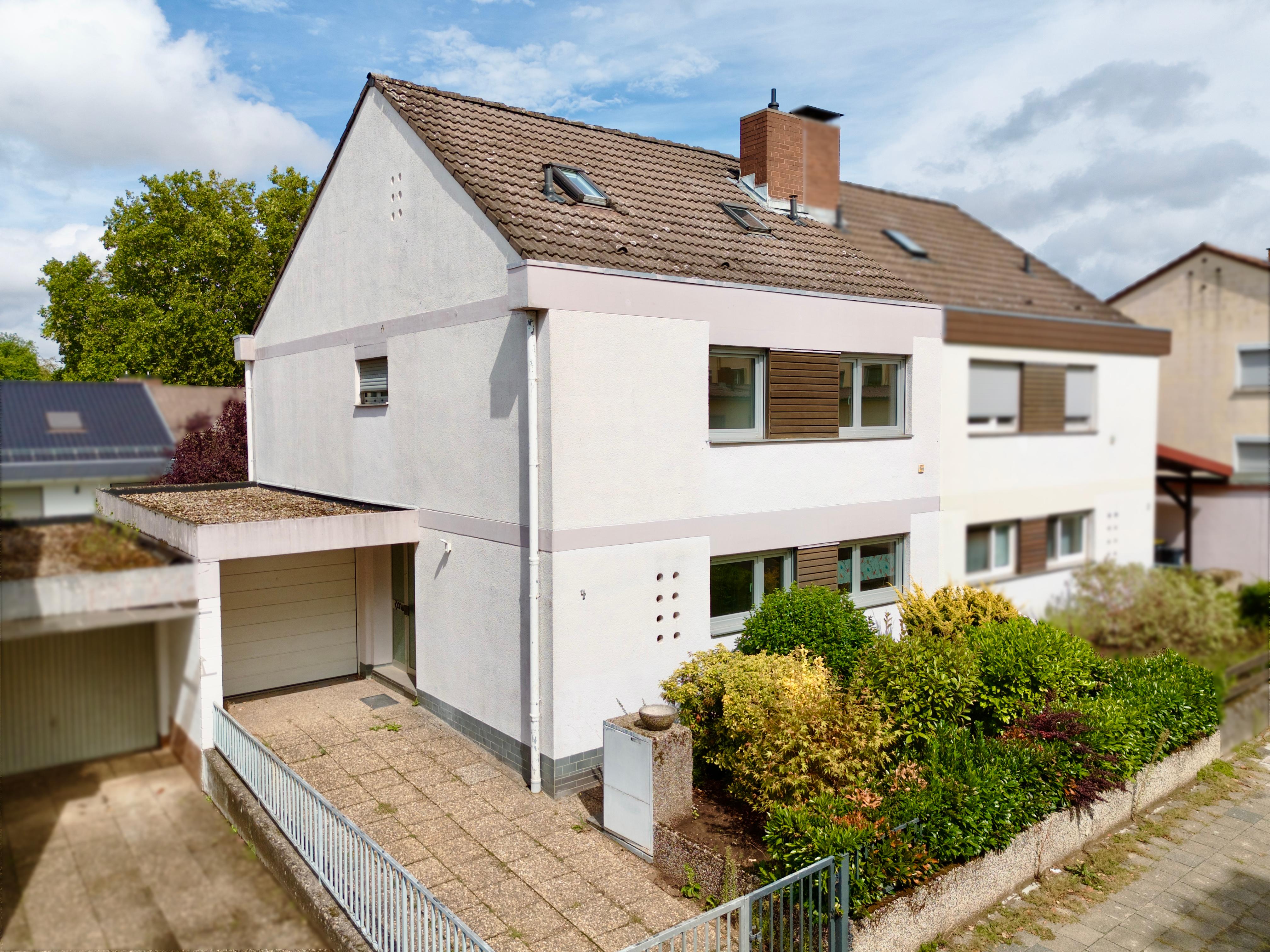 Großzügige DHH auf Eigentumsgrundstück: 6 Zimmer, Garage & neue Heizung!