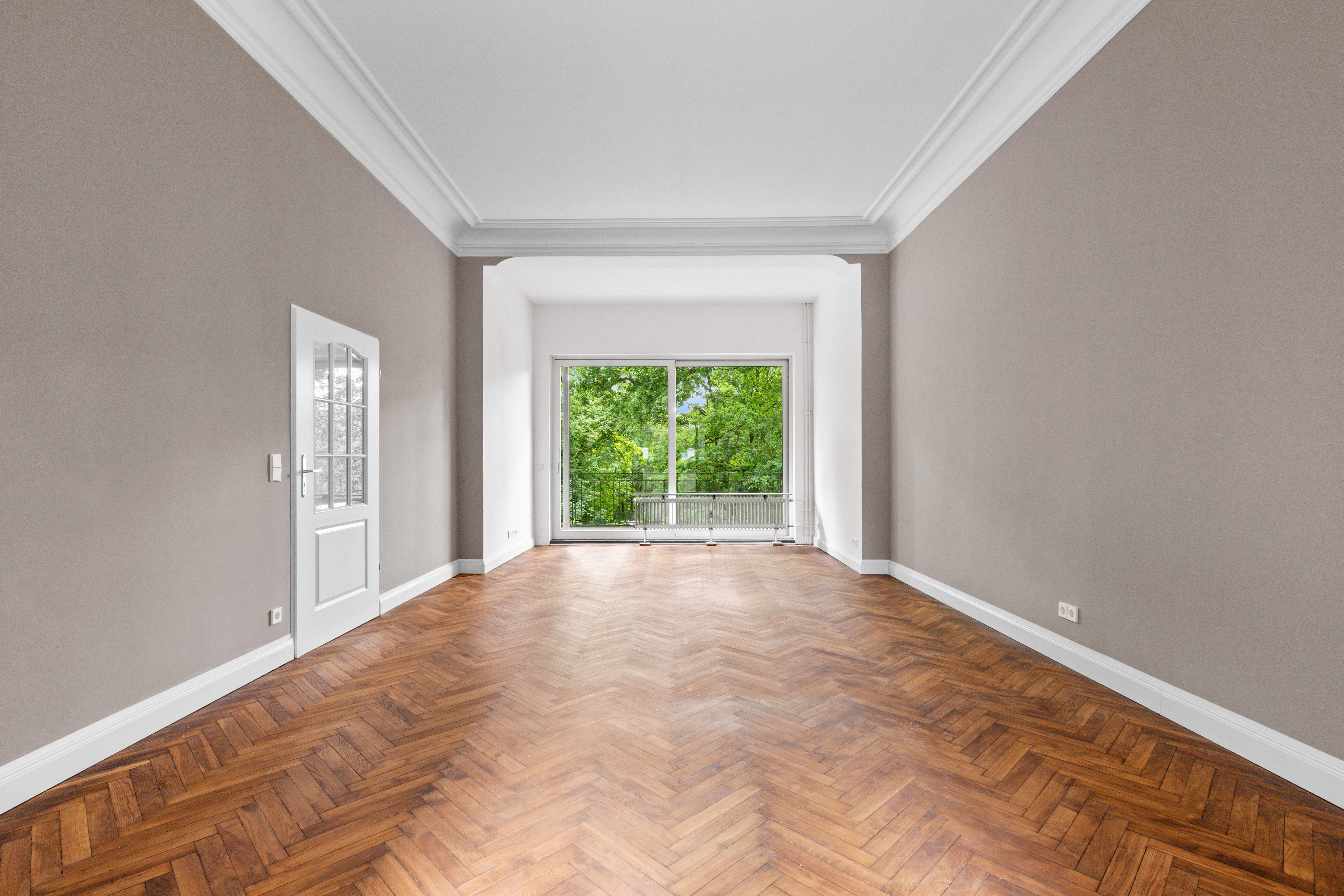 Innen charmanter Altbau, außen modern: Schöne Wohnung mit direktem Zugang zum Alsterwanderweg