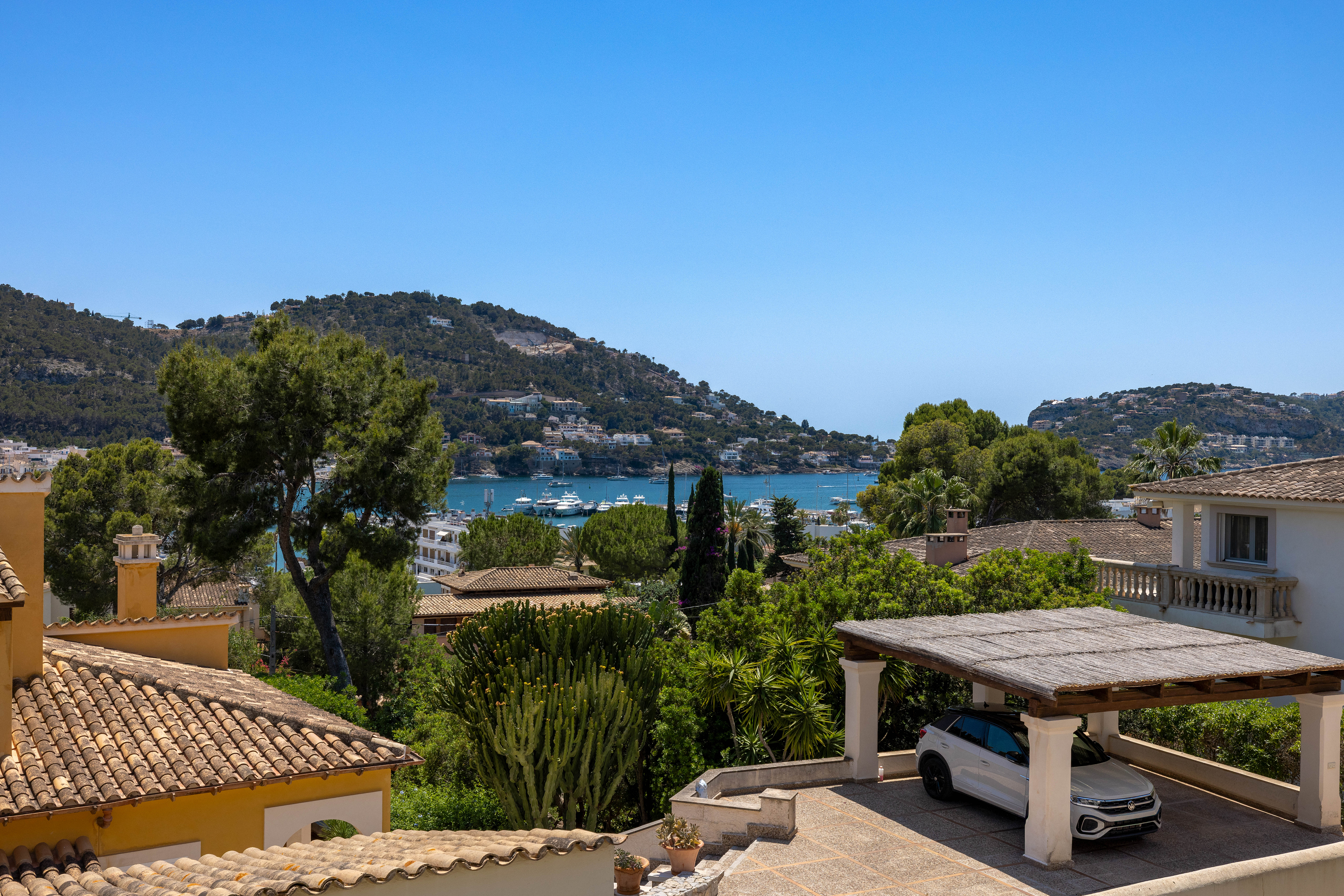 Harbour view apartment within walking distance to the yacht marina
