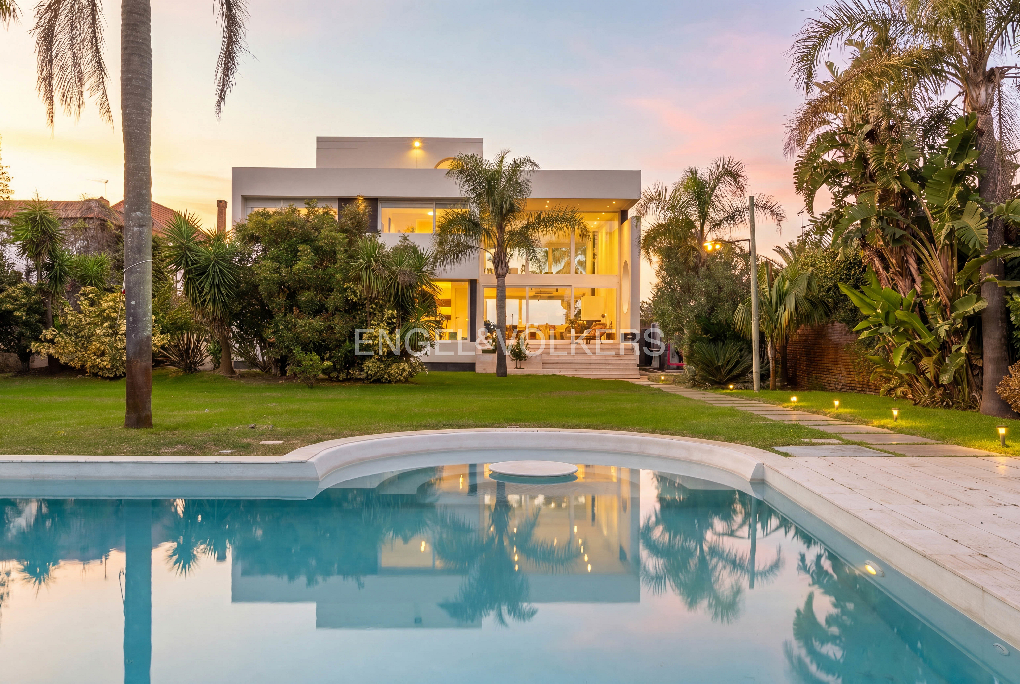 Contemporary Waterfront Residence for Sale in Carrasco, Montevideo