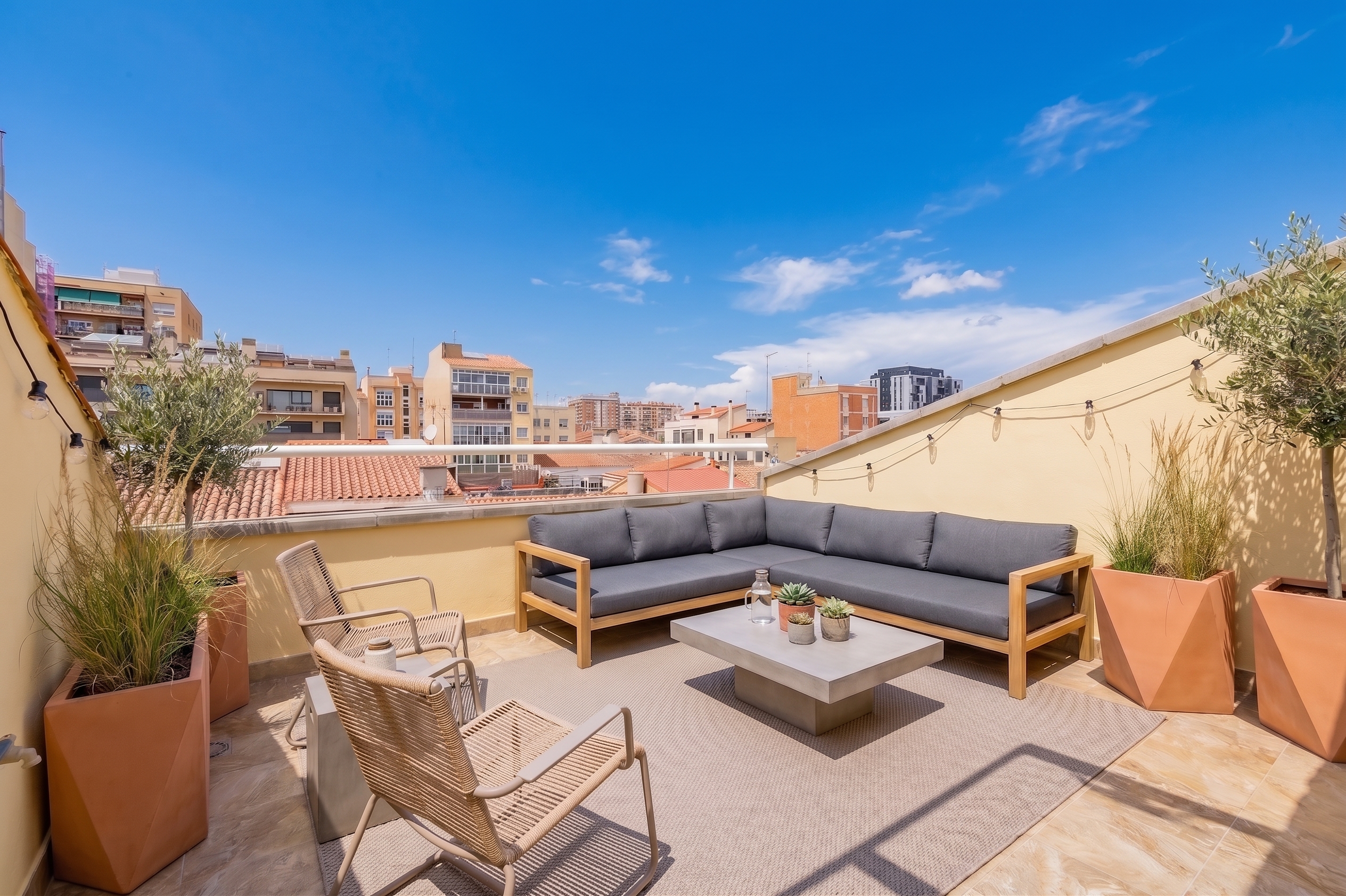 Nearly new duplex with a large terrace in the best area of Creu Alta [AI-modified]