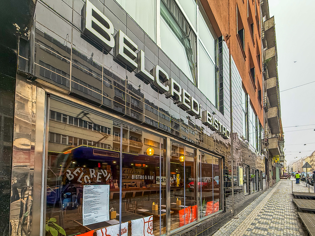 Restaurant for rent at a prime location