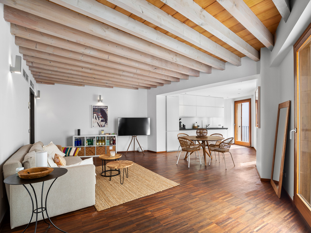 Helle Wohnung mit Aufzug, Balkone & Parkplatz nahe der Kathedrale