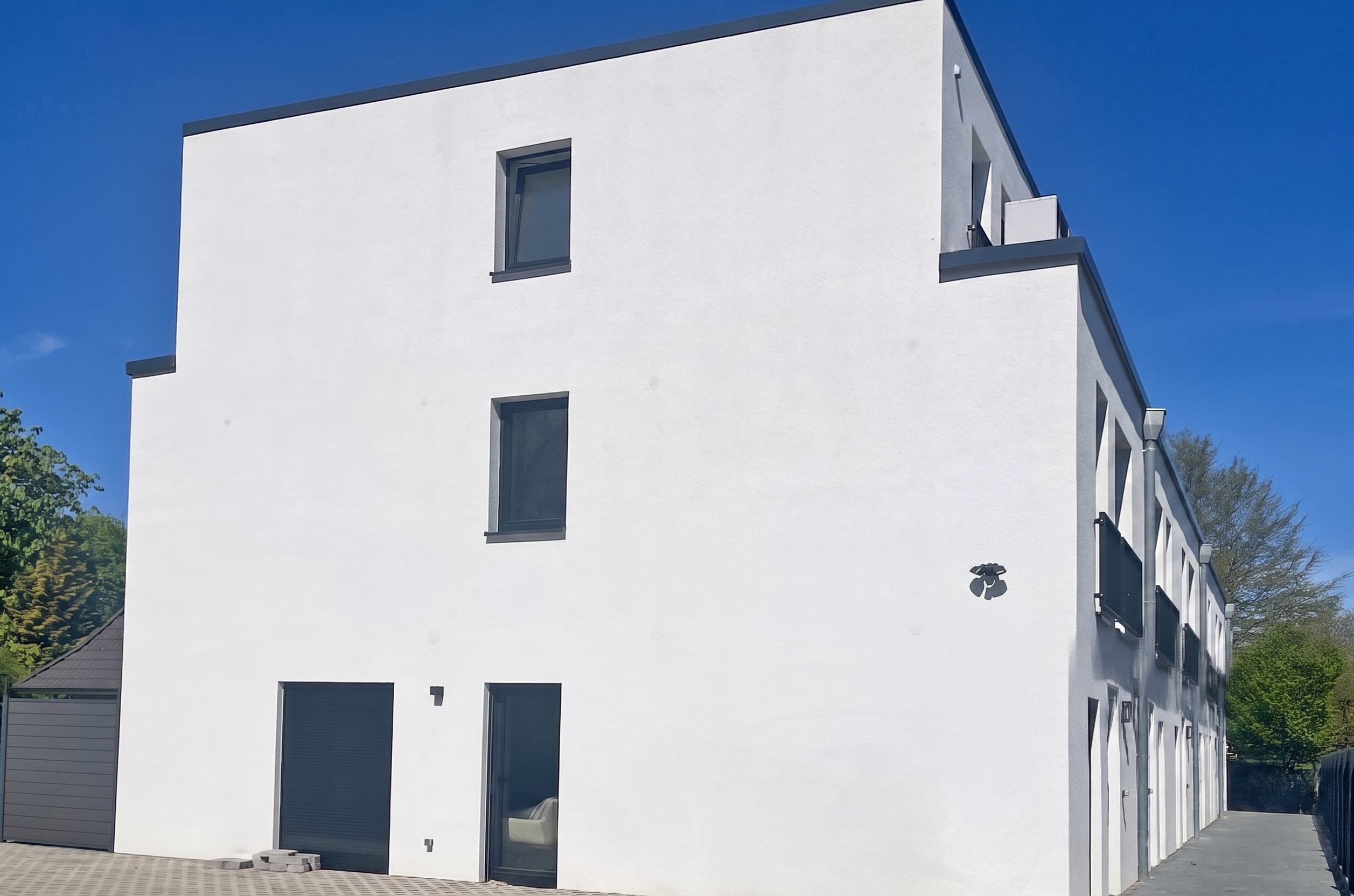 Exklusiver Neubau in Meiendorf: Moderne Stadthäuser in gefragter Lage [AI-modified]