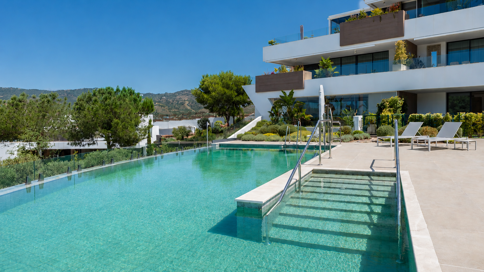 Garden Apartment with Private Garden and Sea Views