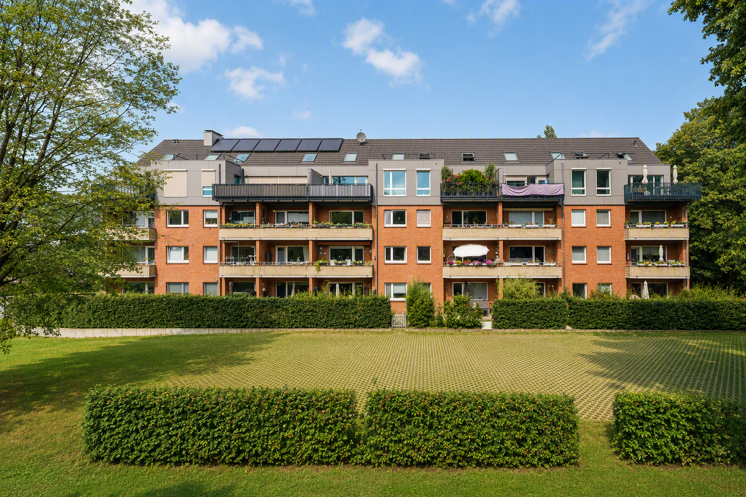 Modernisiertes Mehrfamilienhaus mit 27 Wohneinheiten und Mietpotenzial