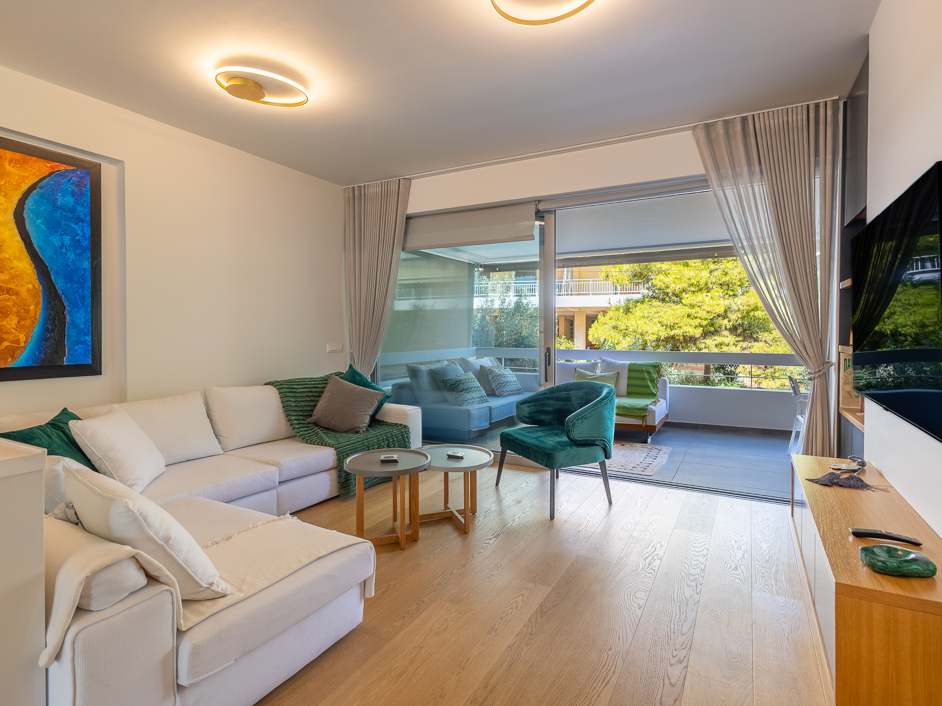 Premium furnished apartment within walking distance of the beach