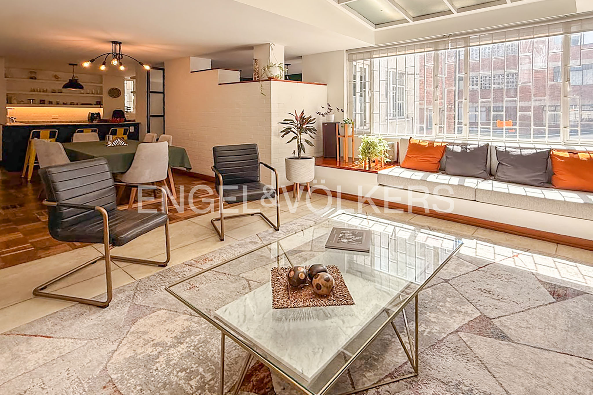 Amplio e iluminado apartamento para venta en Virrey