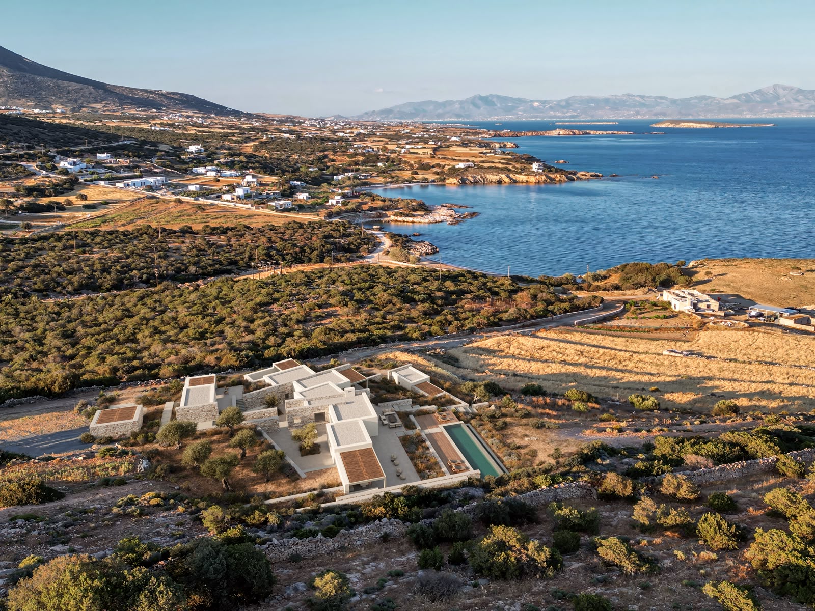 Contemporary seafront 4-bedroom villa in Tripiti, Paros