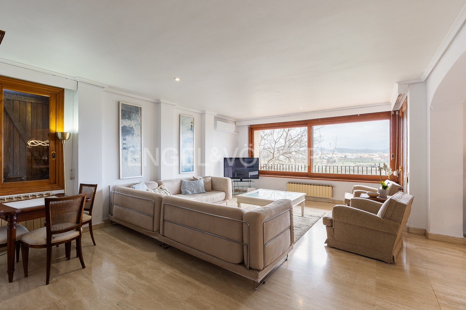 Magnificent house in "Monte Alcedo" complex