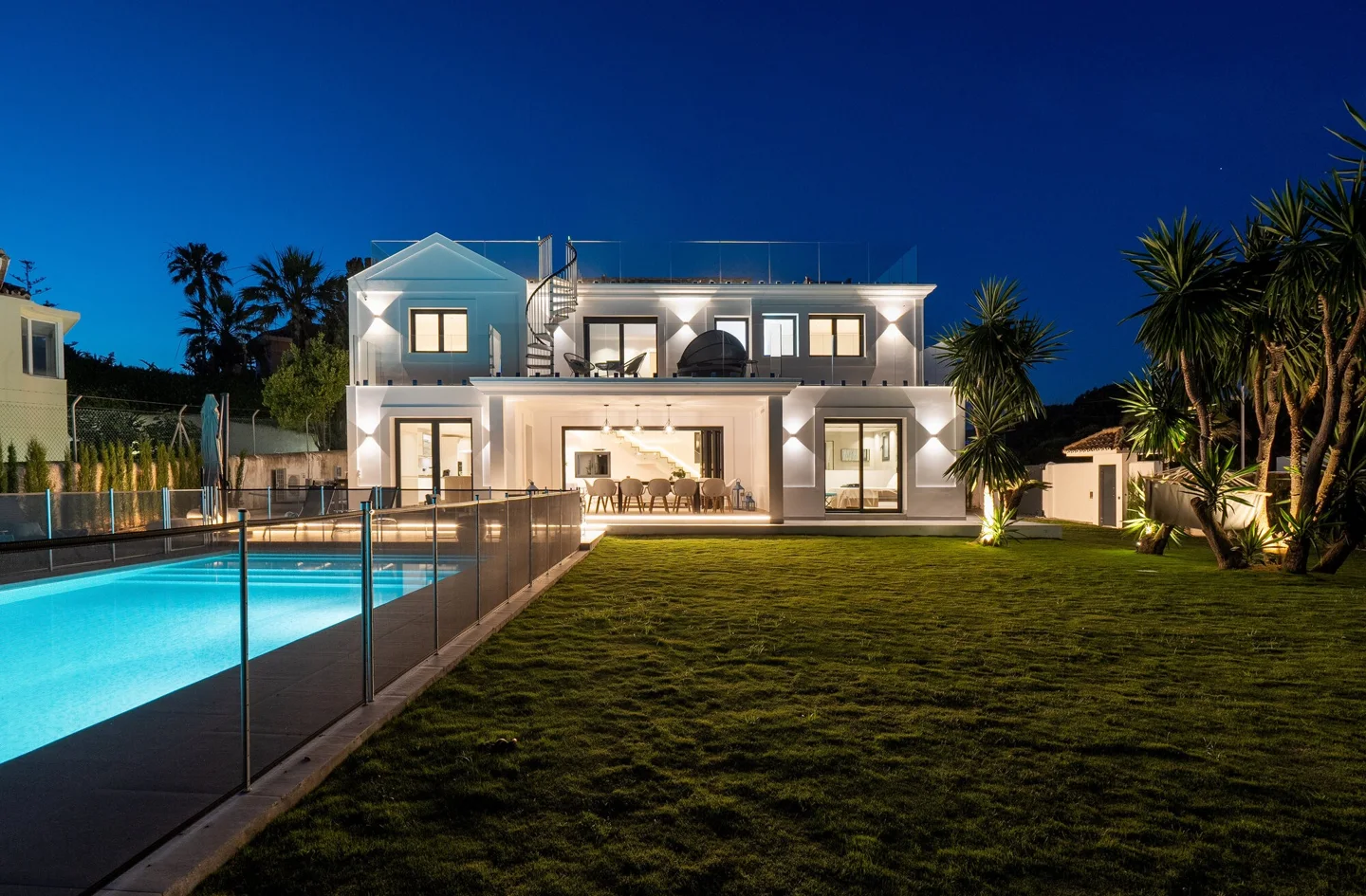 Beachfront villa in Marbella East. Price from €10,500 per week