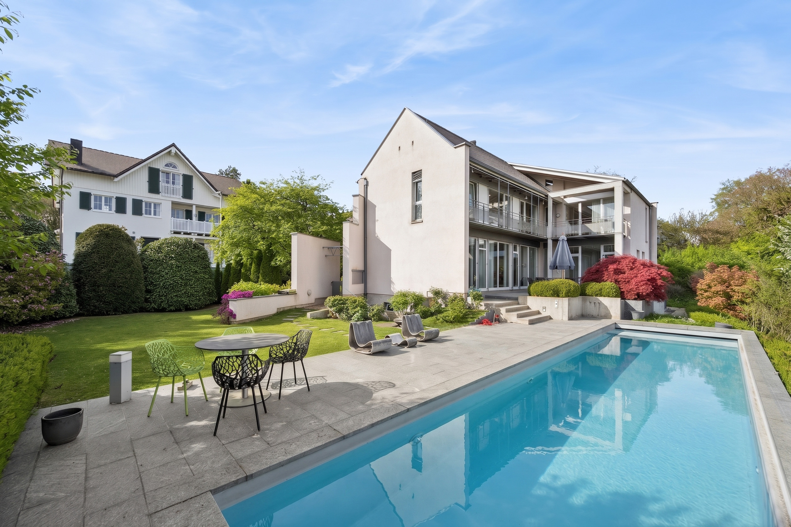 A Stylish Home with a Pool and a Beautiful Garden