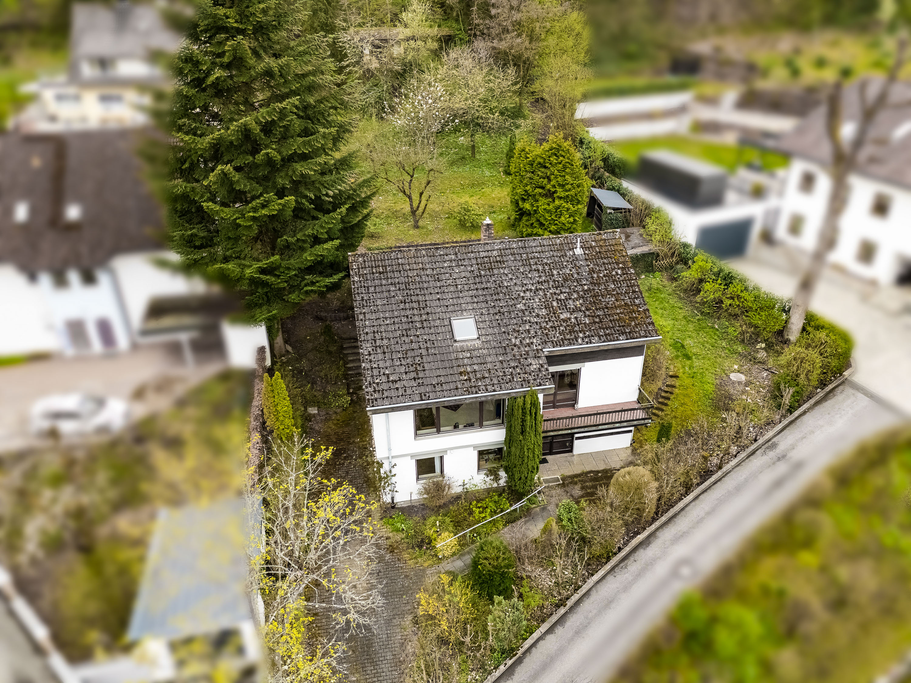 Seltene Gelegenheit in begehrter Hanglage – Anwesen mit Modernisierungspotenzial