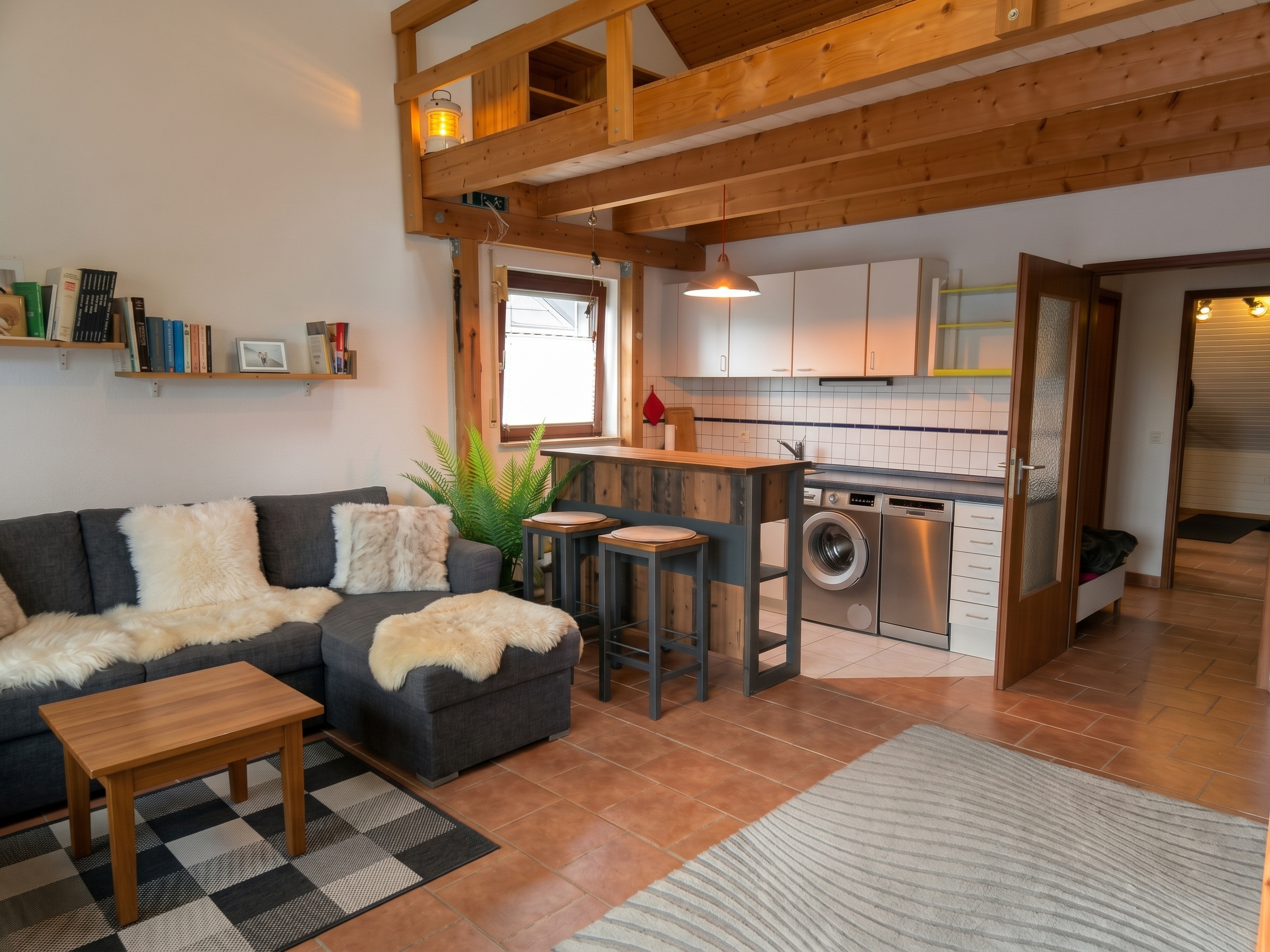 Gemütliche 2-Zimmer-DG-Wohnung mit Südbalkon, TG-Platz und Galerie
