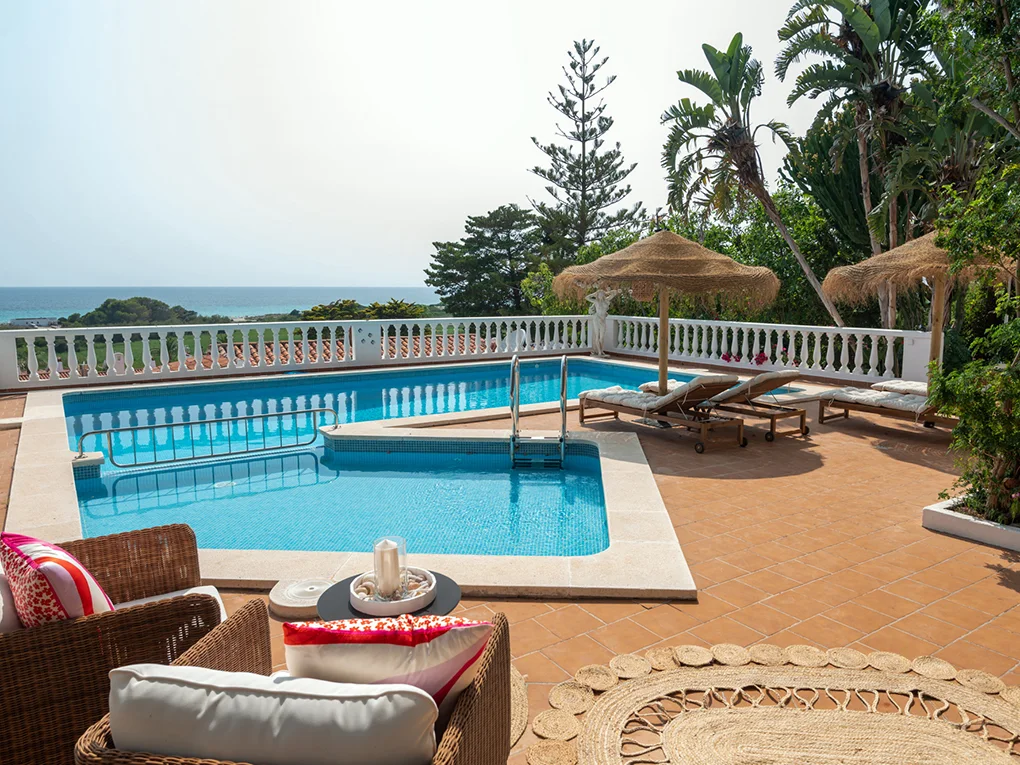 Ferienvermietung - Spektakuläre Villa mit herrlichem Blick auf den Strand von Son Bou, Menorca