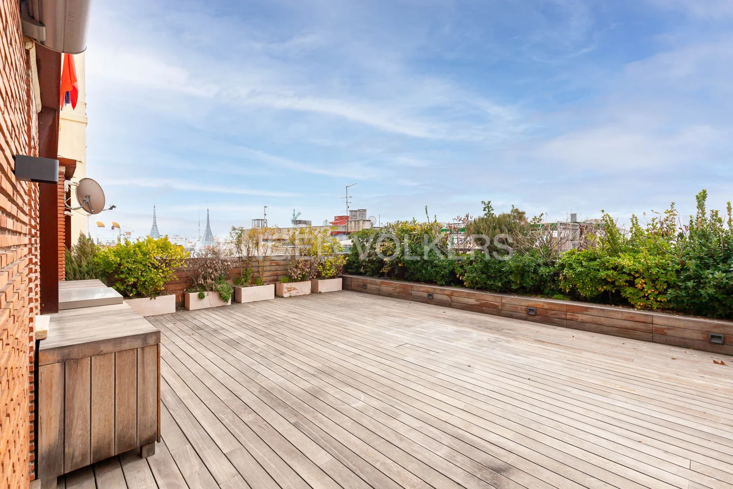 Exclusive property with a terrace of approximately 80 m2