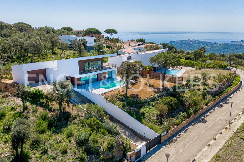 Wonderful luxury villa in Mas Nou Golf