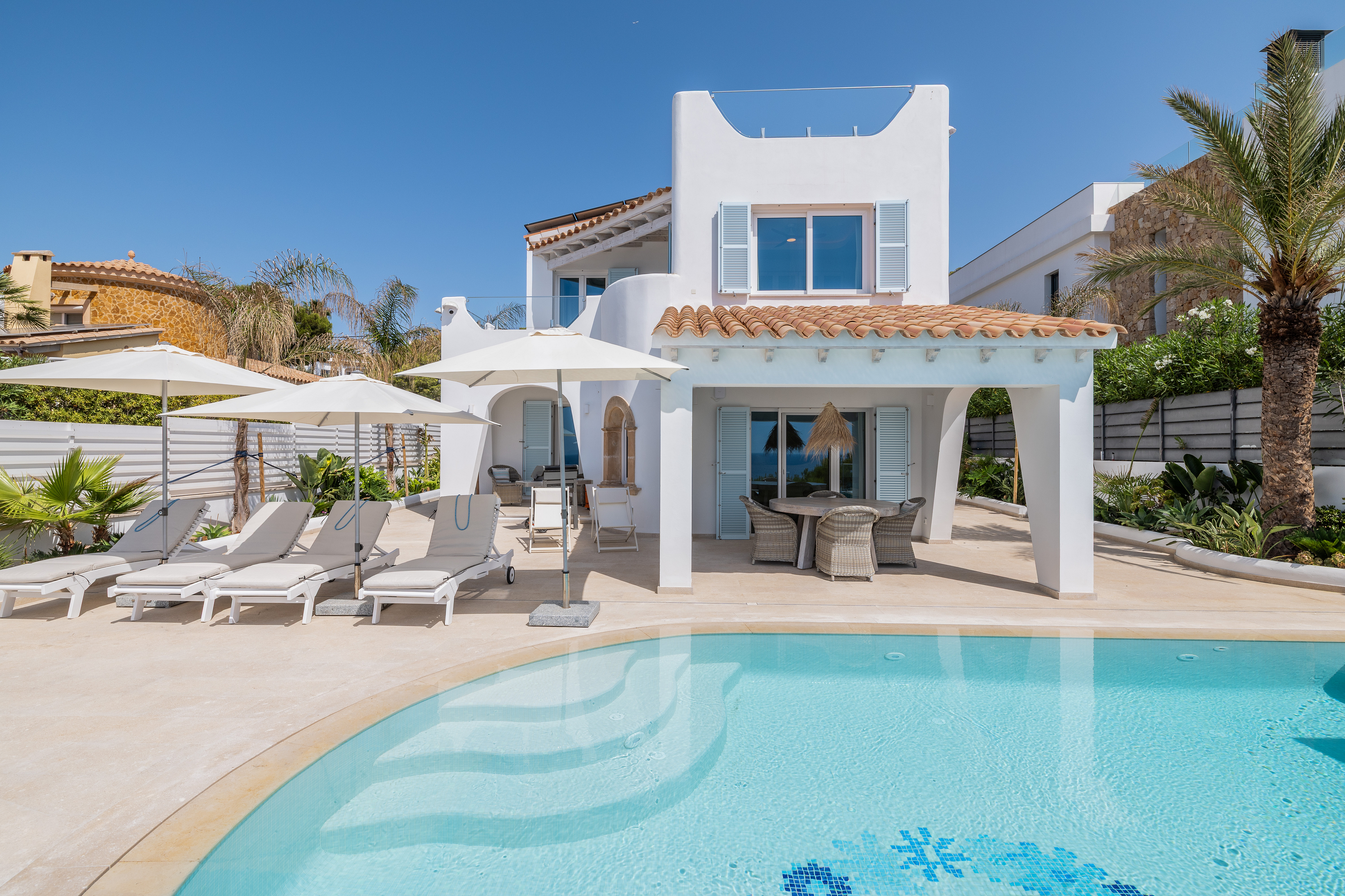 Fully renovated luxury villa with breathtaking sea views