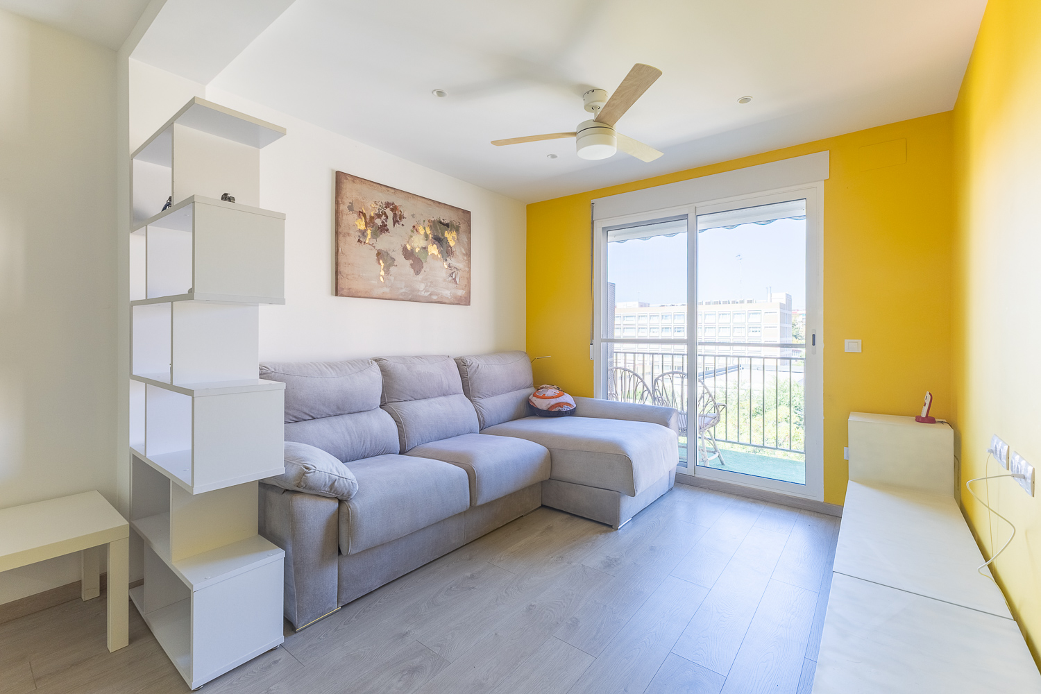 Renovated home in Ayora with unobstructed views and excellent natural light
