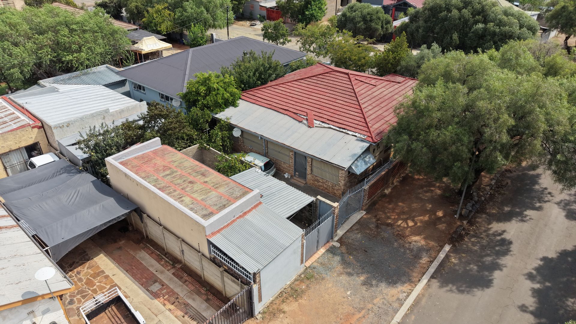 Investor's Dream for a Family Home with a Flatlet