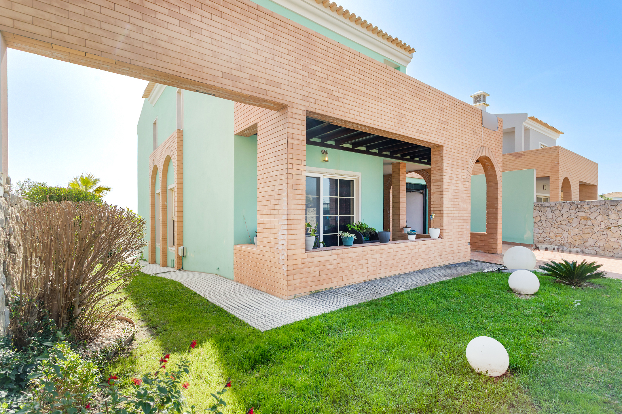 Elegante Villa mit 4 Schlafzimmern und Privatpool in bester Lage in Almancil