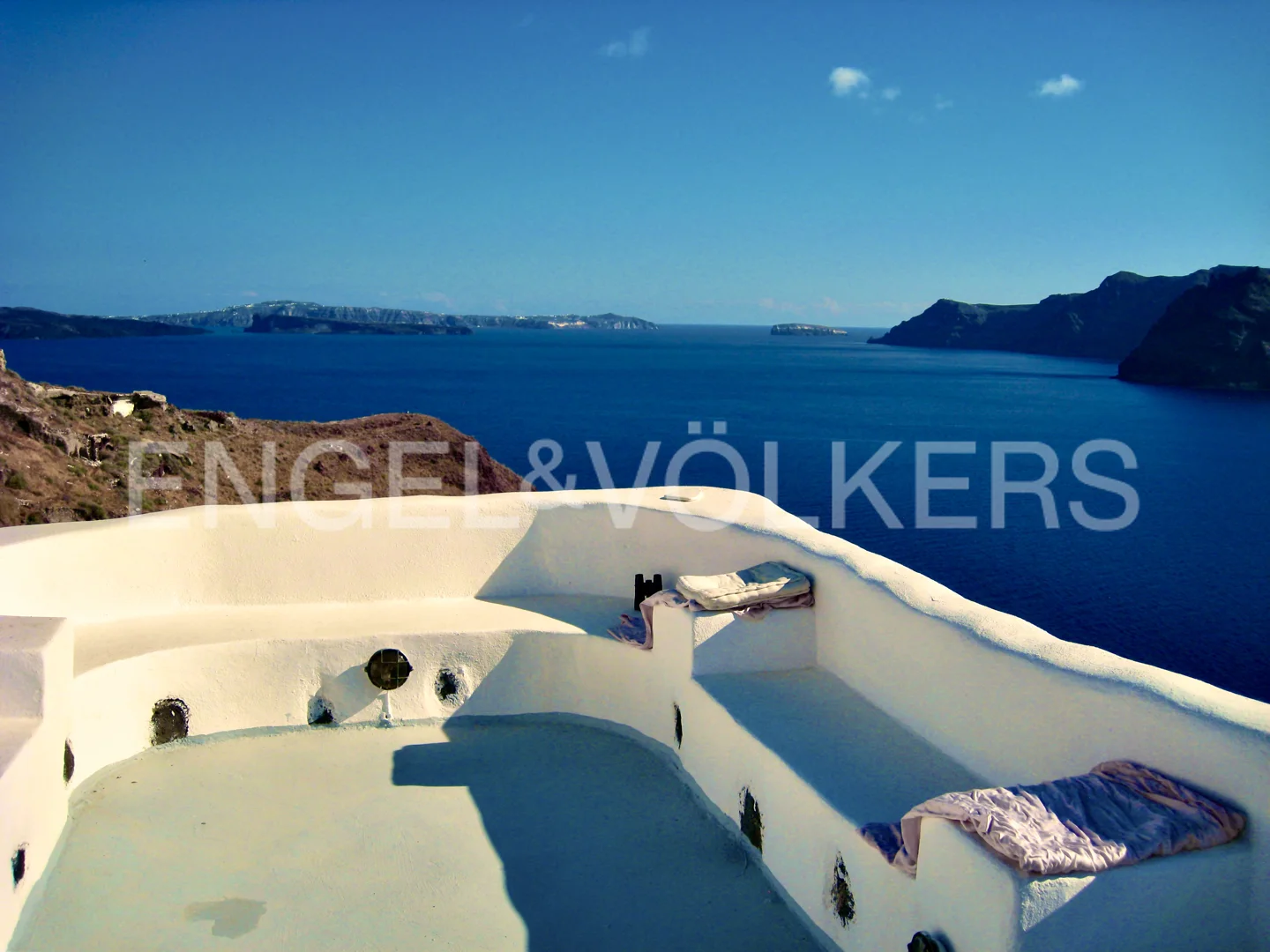 Rare Single-Family House with Enchanting View in Oia, Santorini