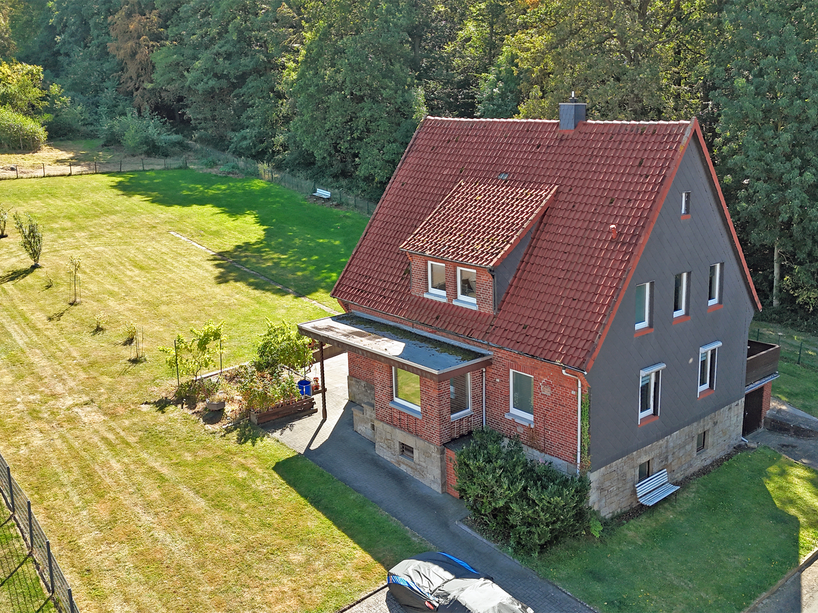 Einfamilienhaus mit Potenzial - auf weitläufigem Grundstück direkt am Waldrand