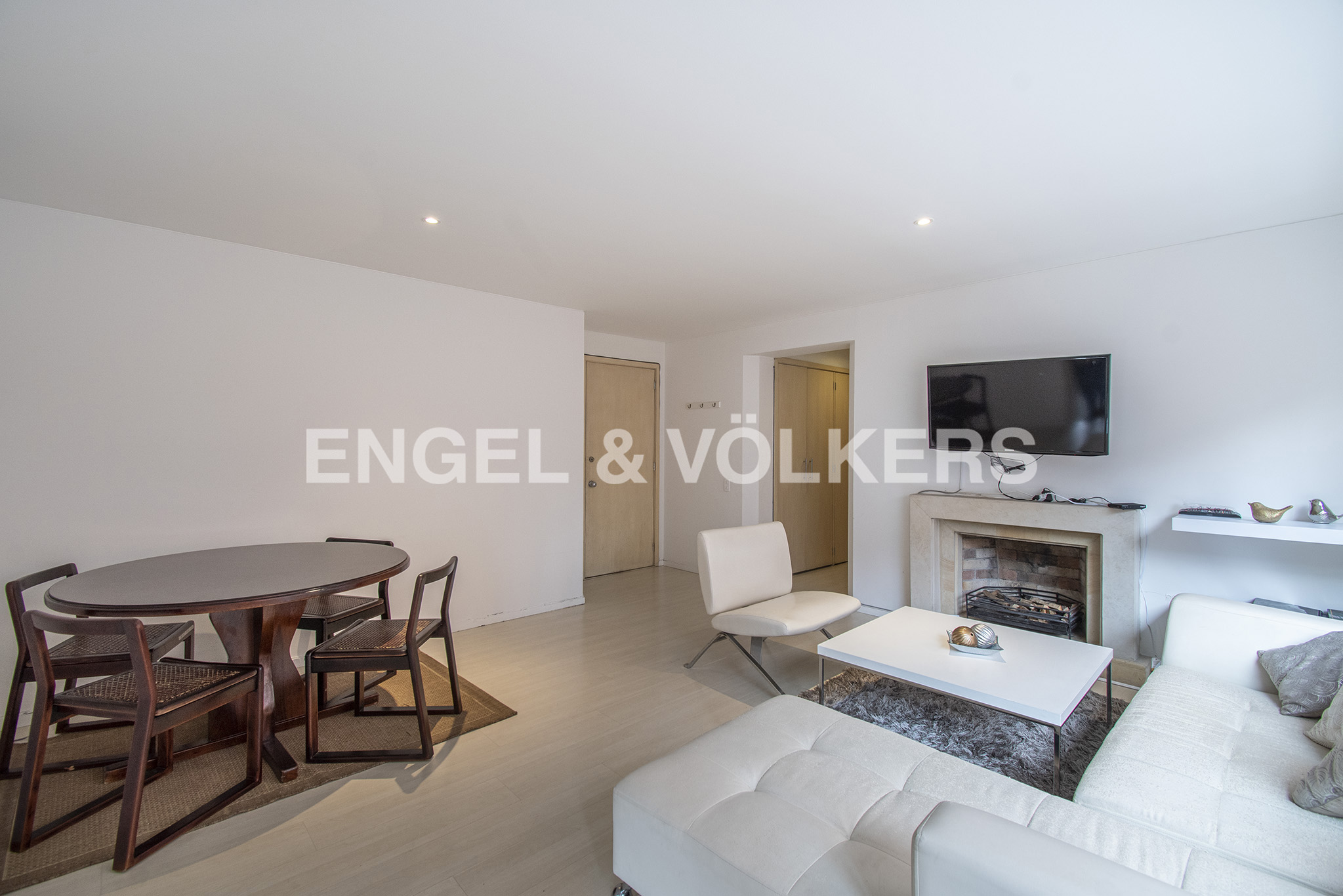 Apartamento remodelado para arriendo en Rosales