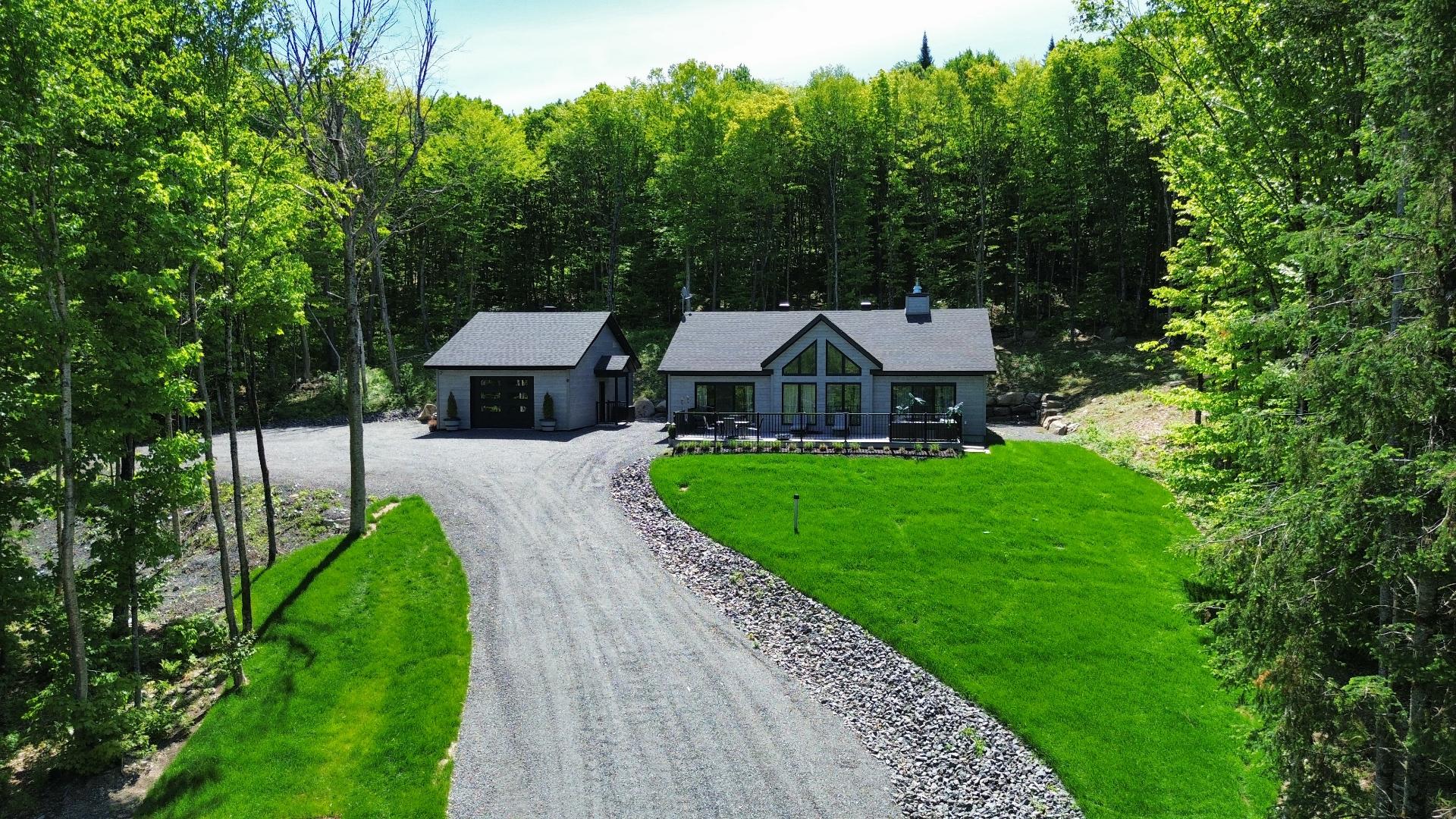 An estate with exceptional mountain views