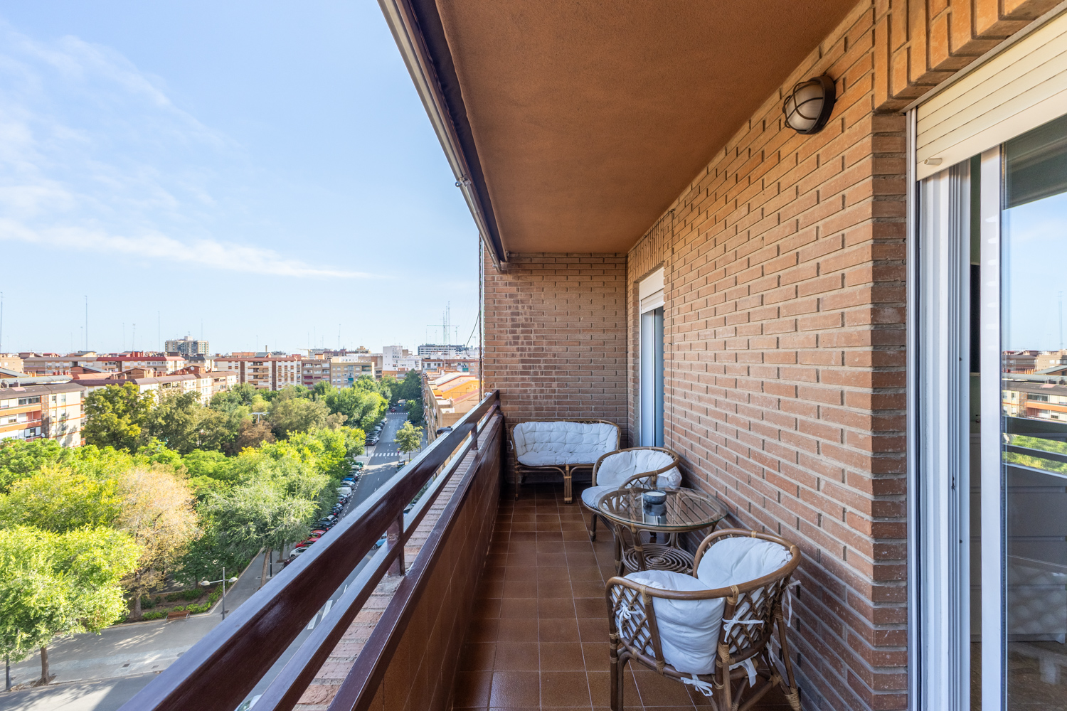 Light, space, and an unbeatable location next to Cabecera Park!