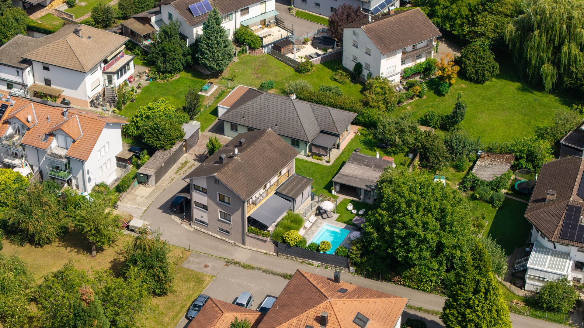 Privates Wohnglück in Lustenau – Einfamilienhaus mit Salzwasserpool, Wintergarten & Poolhaus!