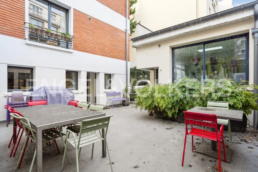 Boulogne Centre  - A 347m² set of one contemporay house and one studio loft joined by a 121m² garden yard