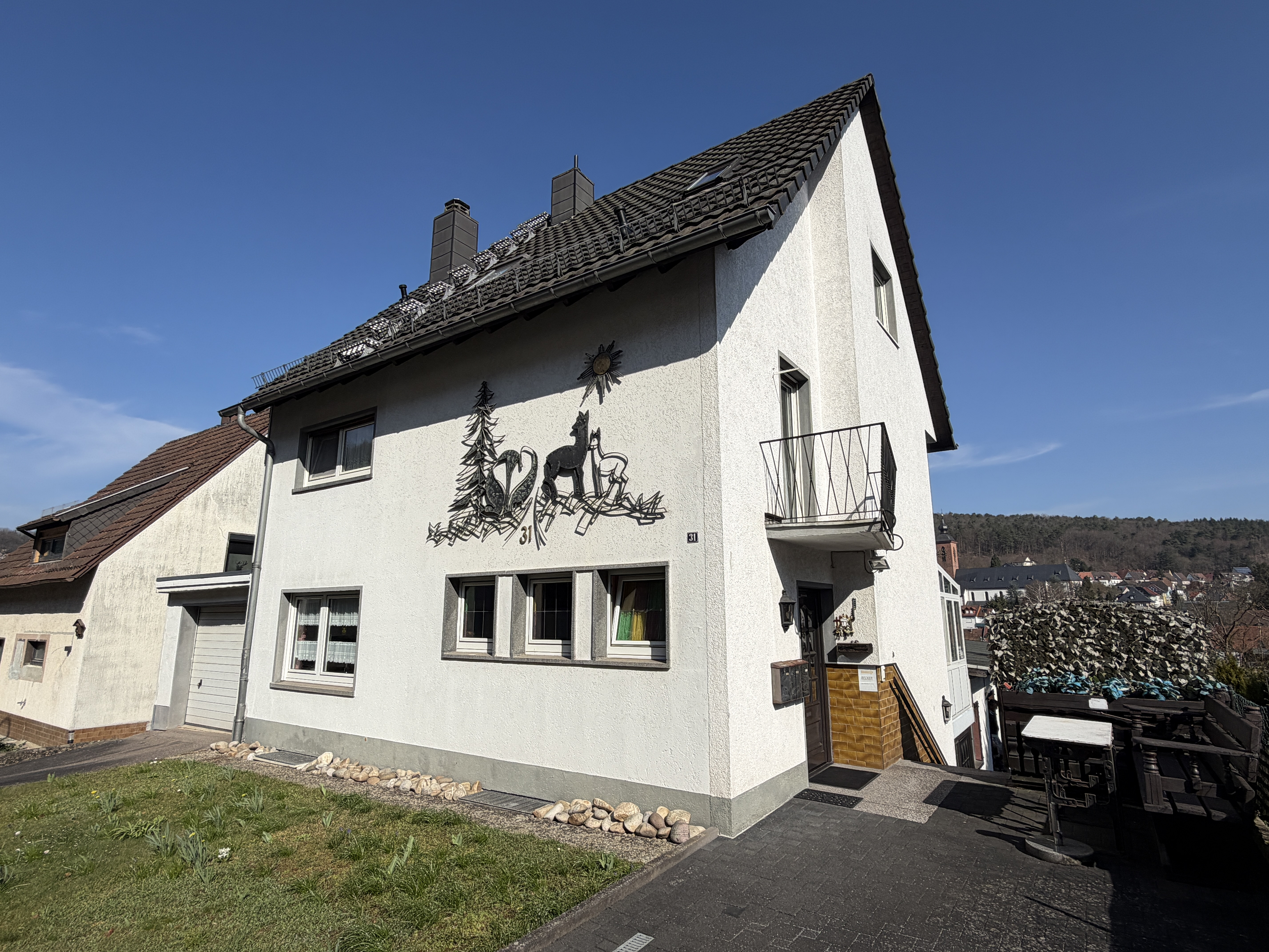 Attraktives Immobilienensemble: Einfamilienhaus mit zusätzlichem Bungalow in ruhiger Lage!