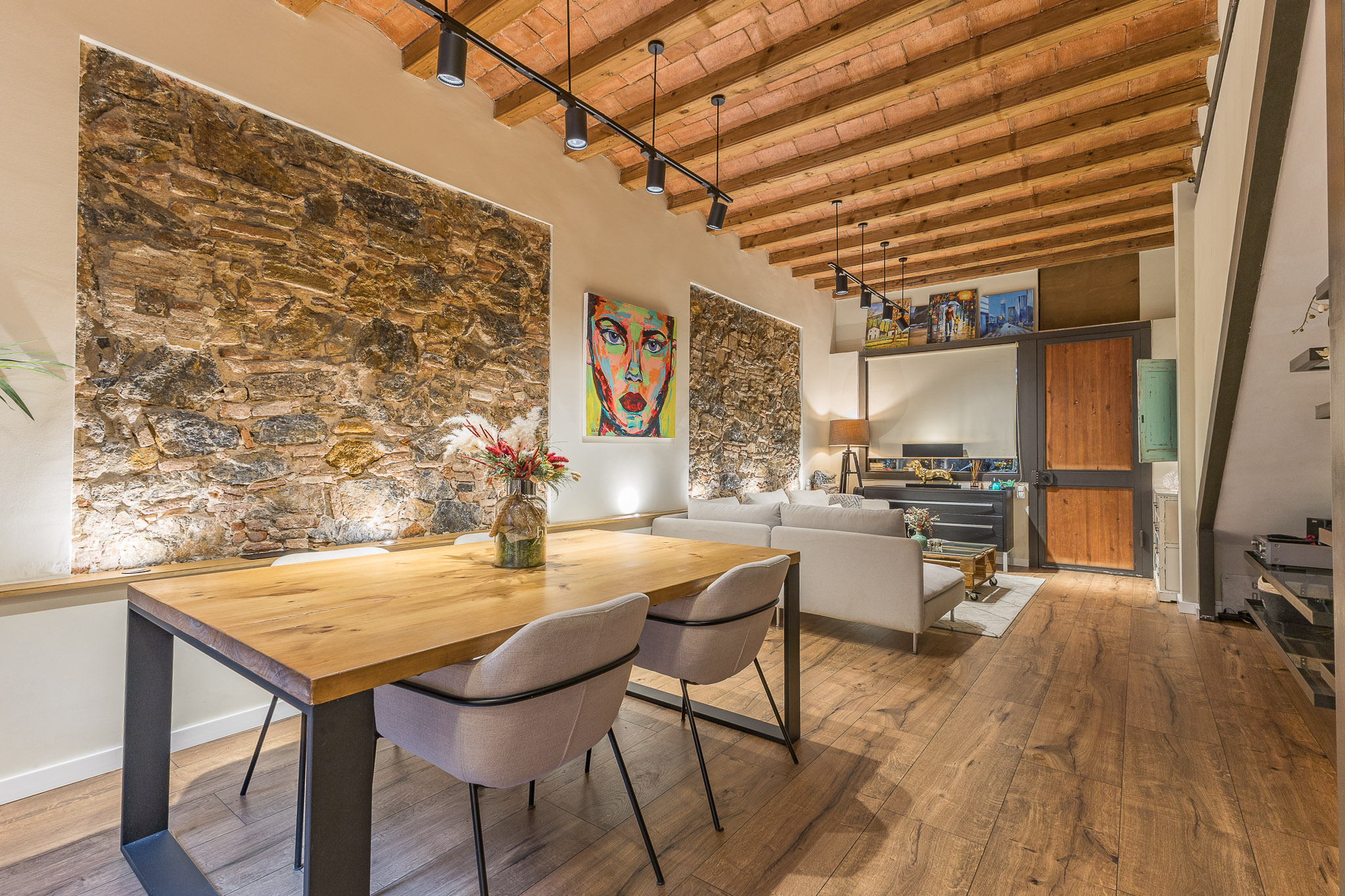 Wohne in Gràcia wie zu Hause – 151 m² auf drei Ebenen
