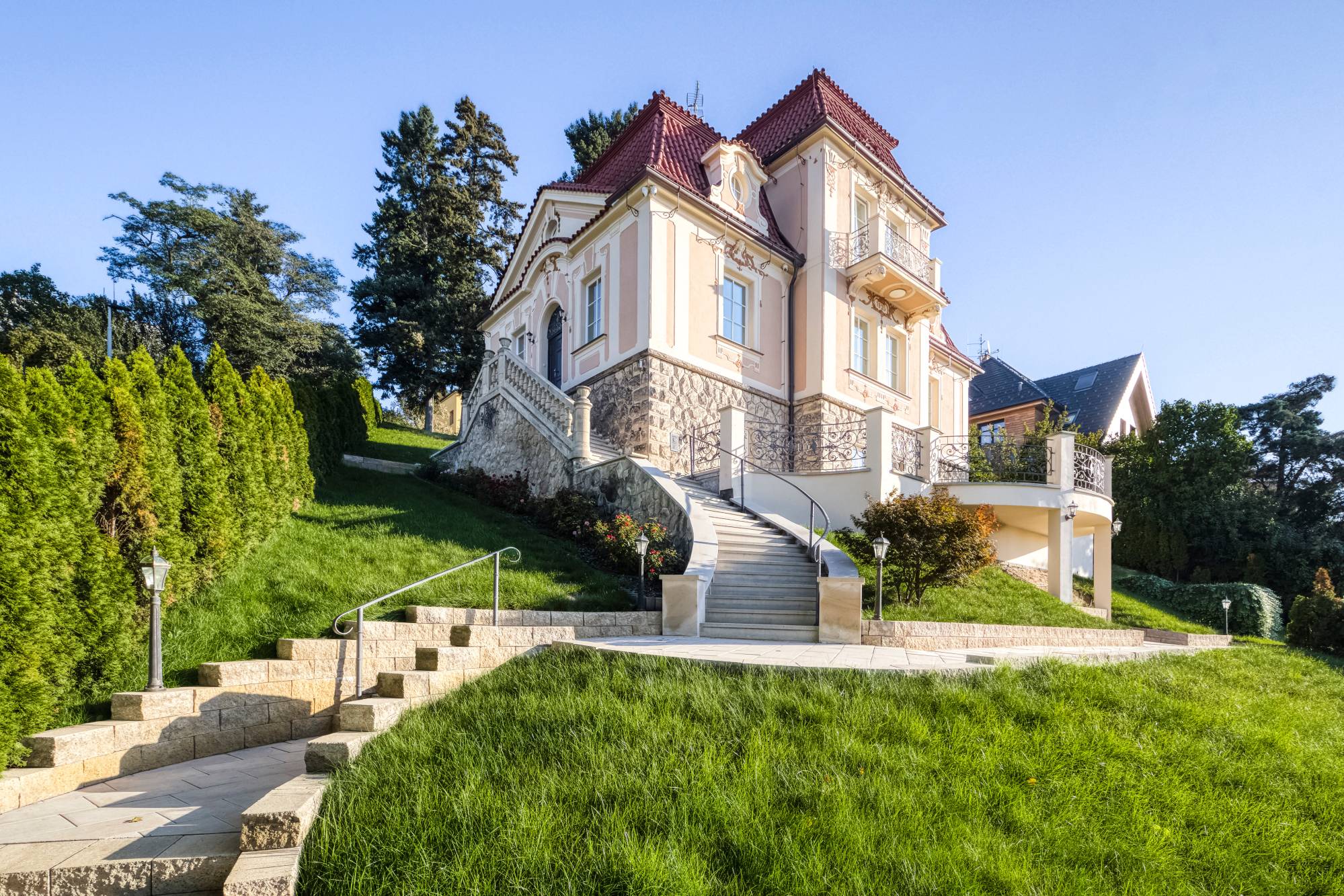 Prodej domu 9+1 - neobarokní vila s výhledem na celou Prahu