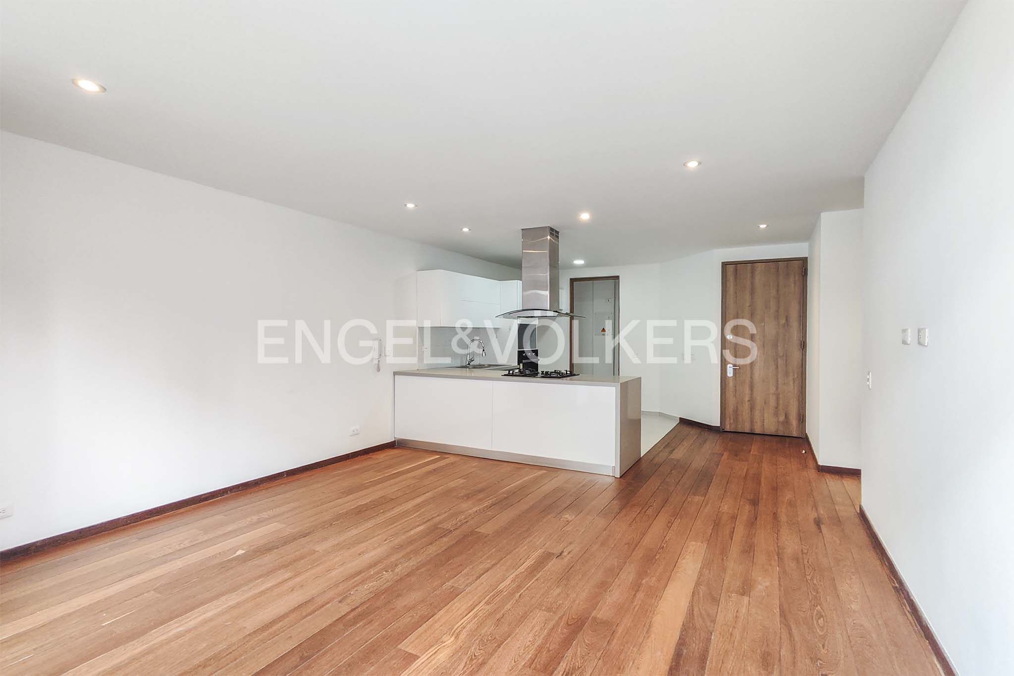 Iluminado apartamento con terraza para arriendo en el Virrey