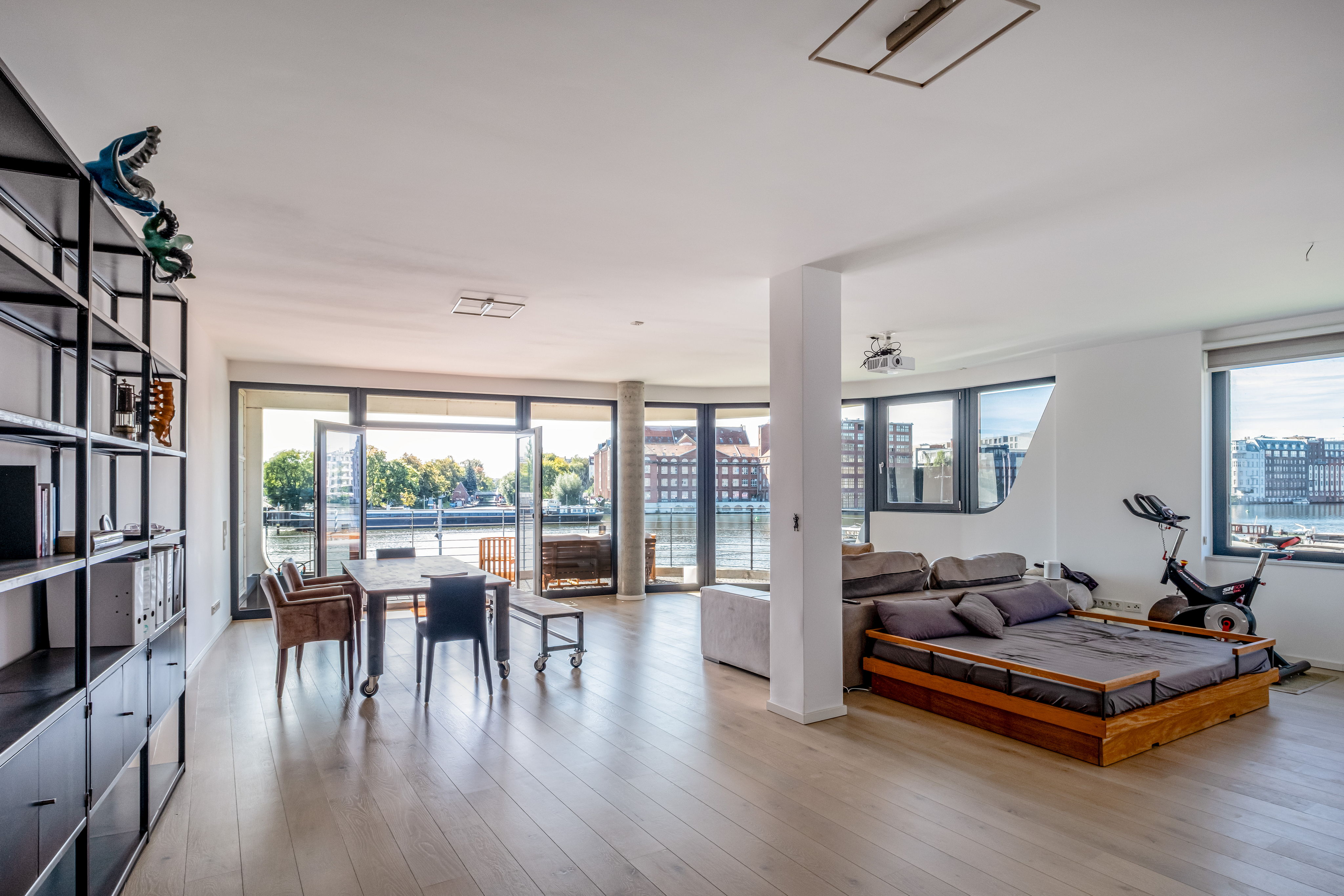 Spectacular new-build loft by MediaSpree
