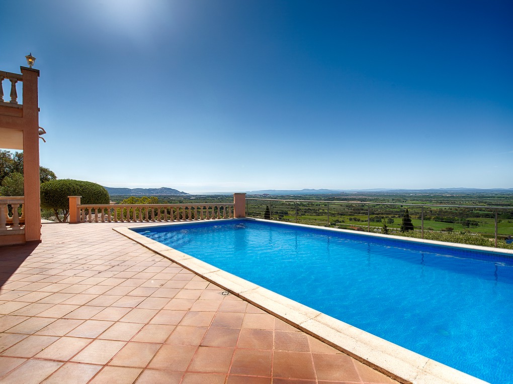 House with incredible views in Palau Saverdera