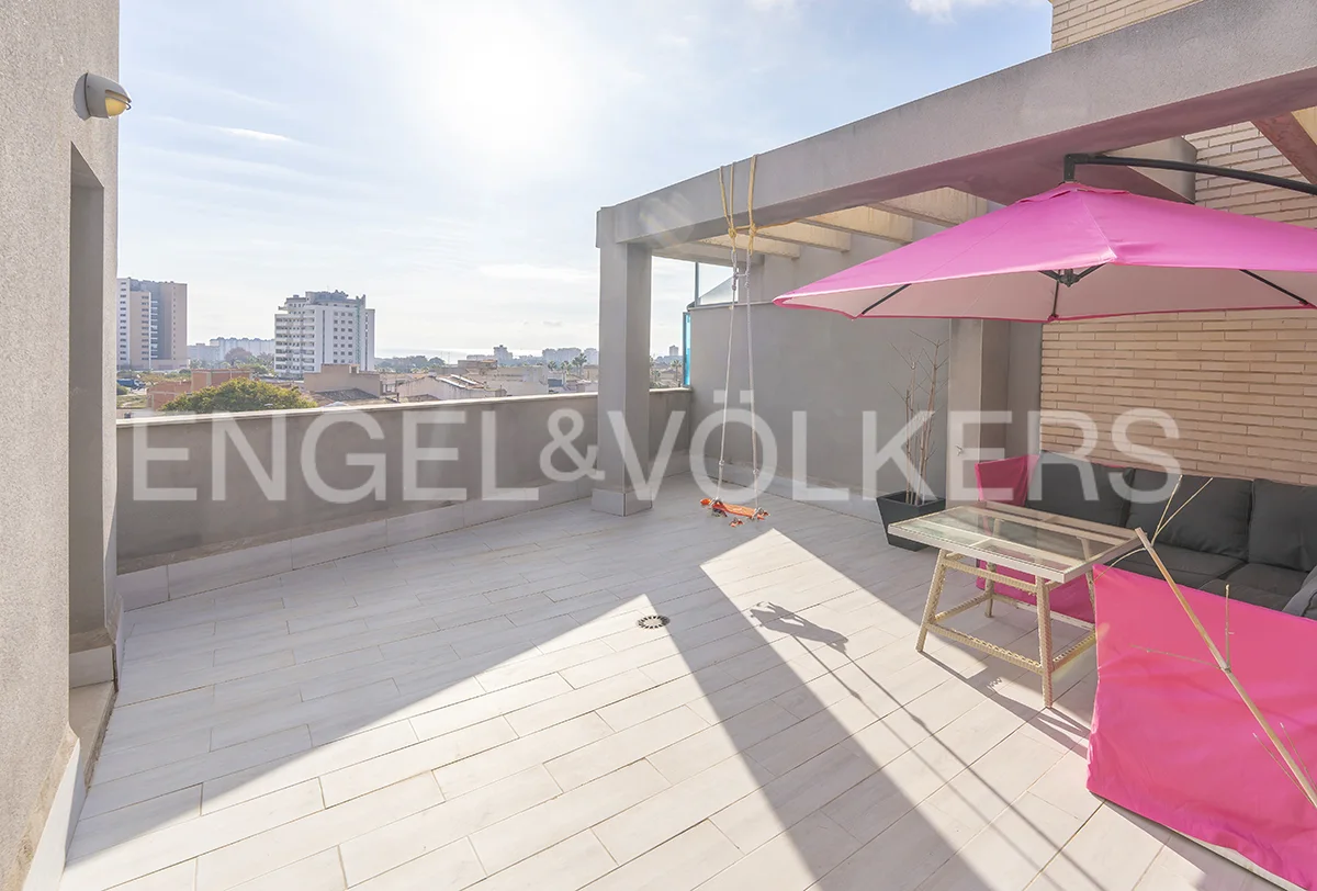 Lovely penthouse with big terrace and views