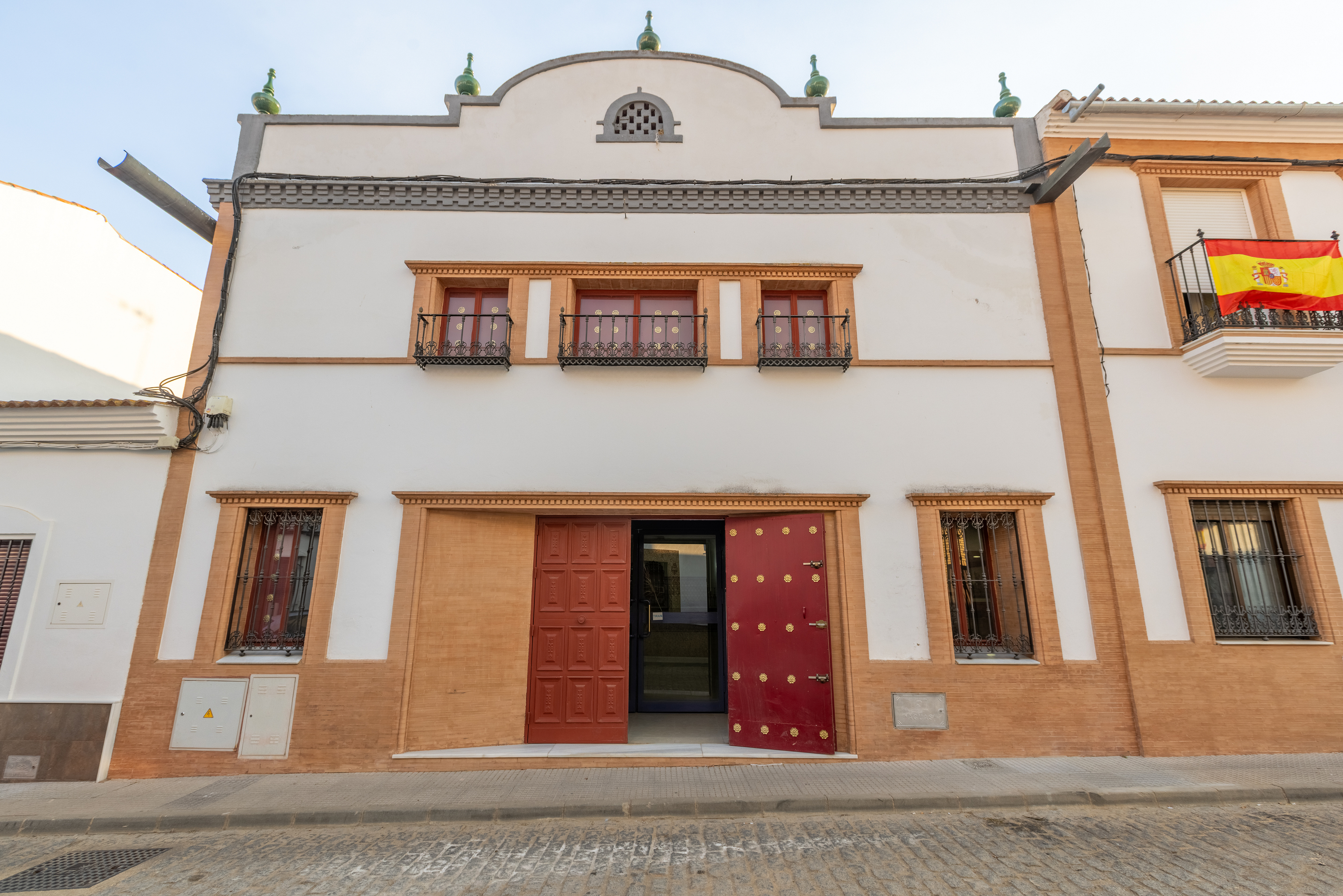 Unique premises in downtown Calañas