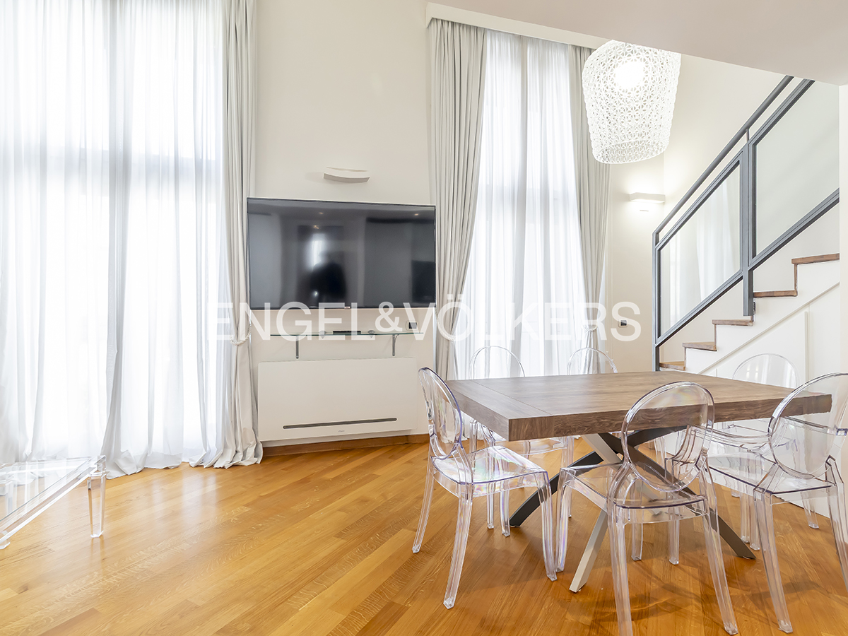 Very Elegant Modern Duplex on Via della Cisterna