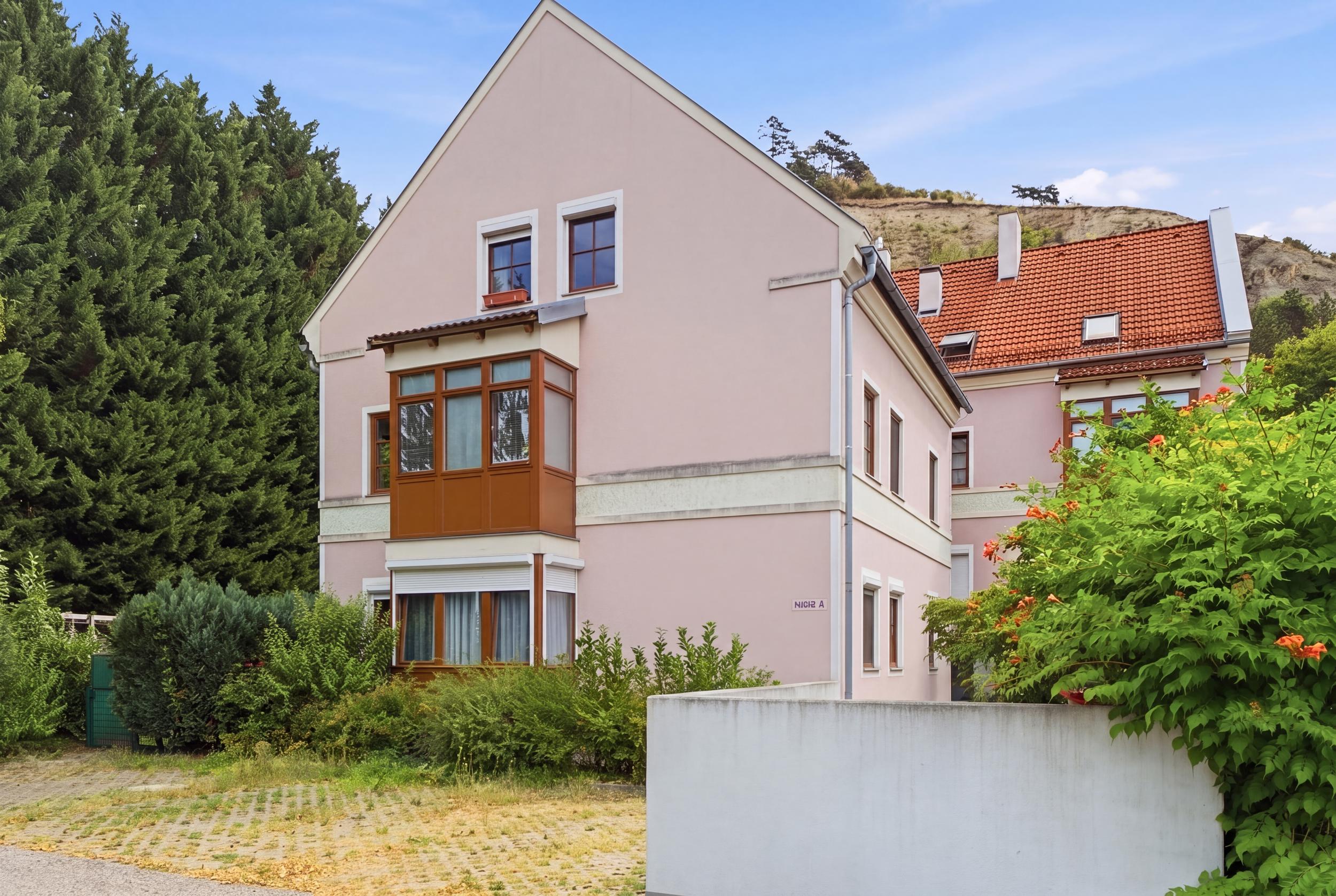 Timeless living in Bisamberg! Renovated 3-room apartment with hobby room and two parking spaces