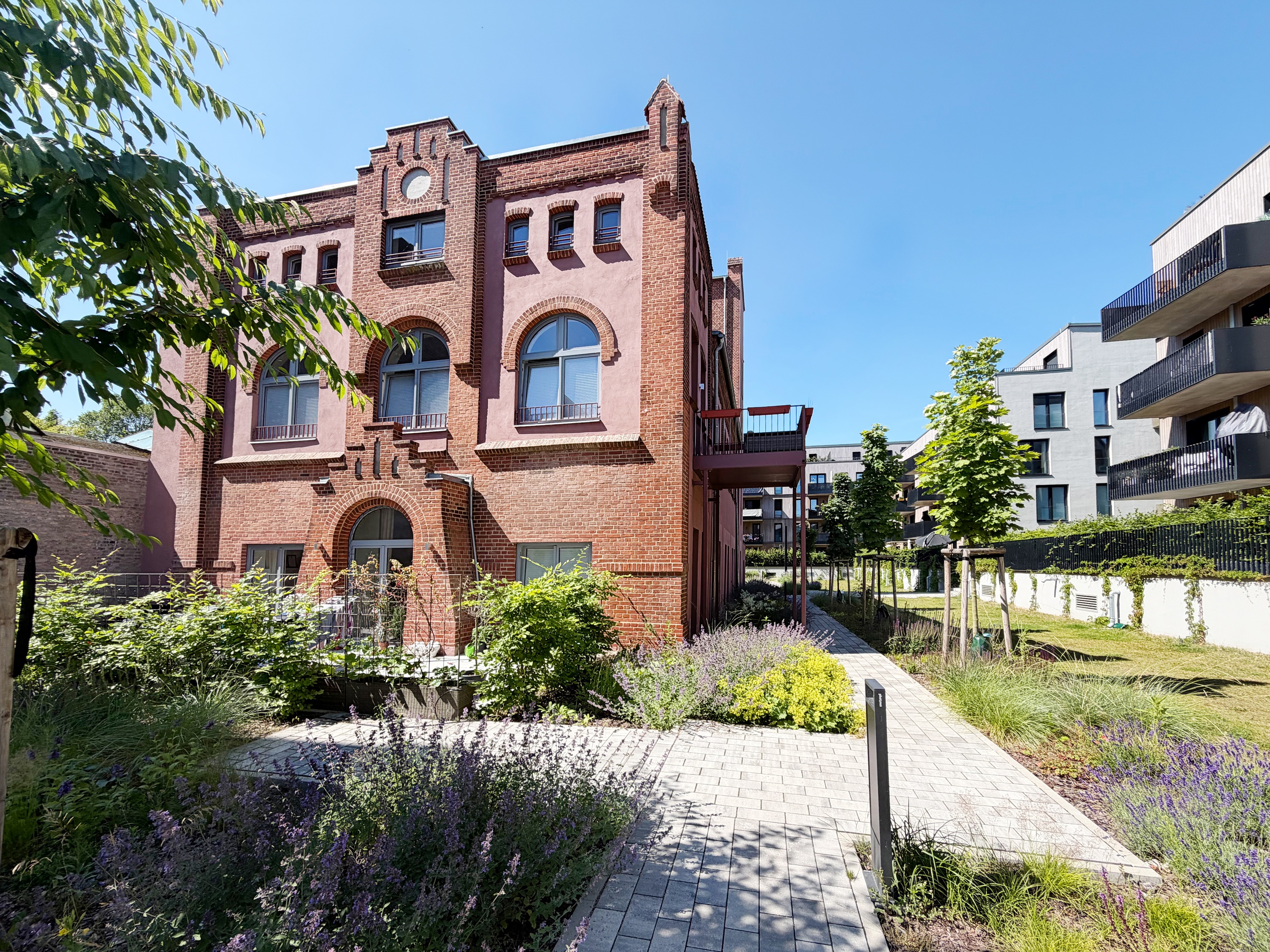 Lichtdurchflutetes Loft im historischen Werfthaus mit großer Südwest-Terrasse