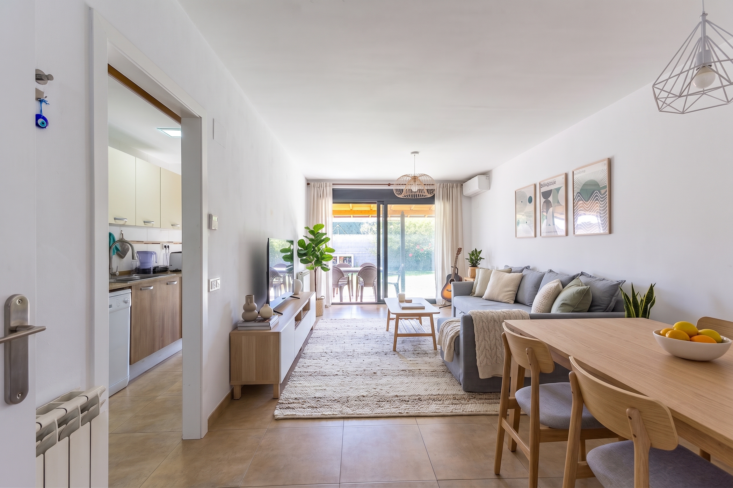 Exclusive semi-detached house with large terraces