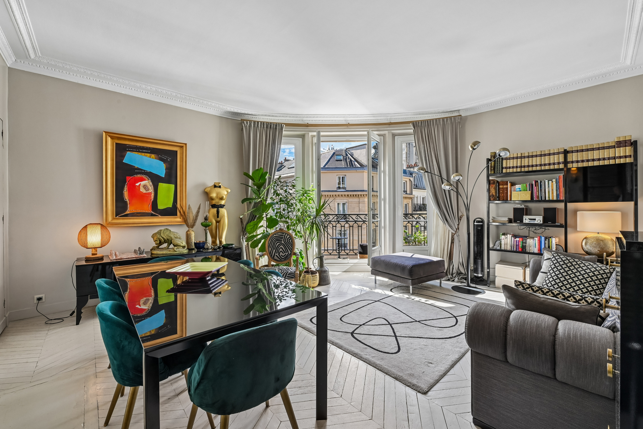 Élégant appartement 2 chambres avec balcon dans le prestigieux 16e arrondissement de Paris, près des Champs-Élysées