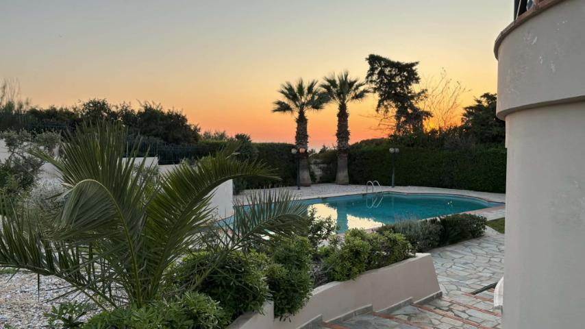 Apartment with Private Pool in Lagonisi
